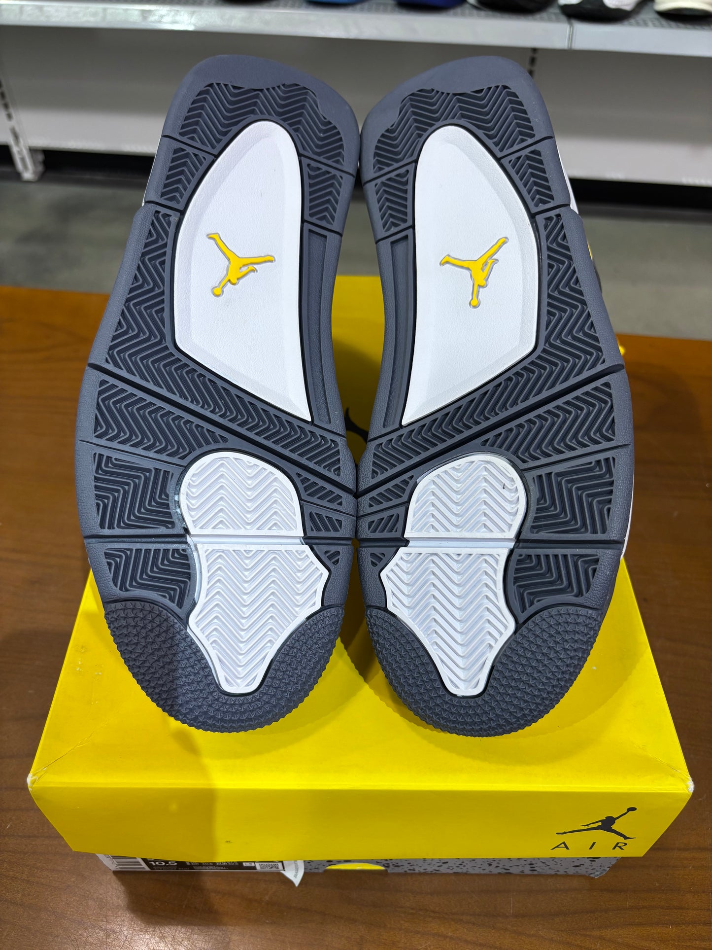 Air Jordan 4 Lightning