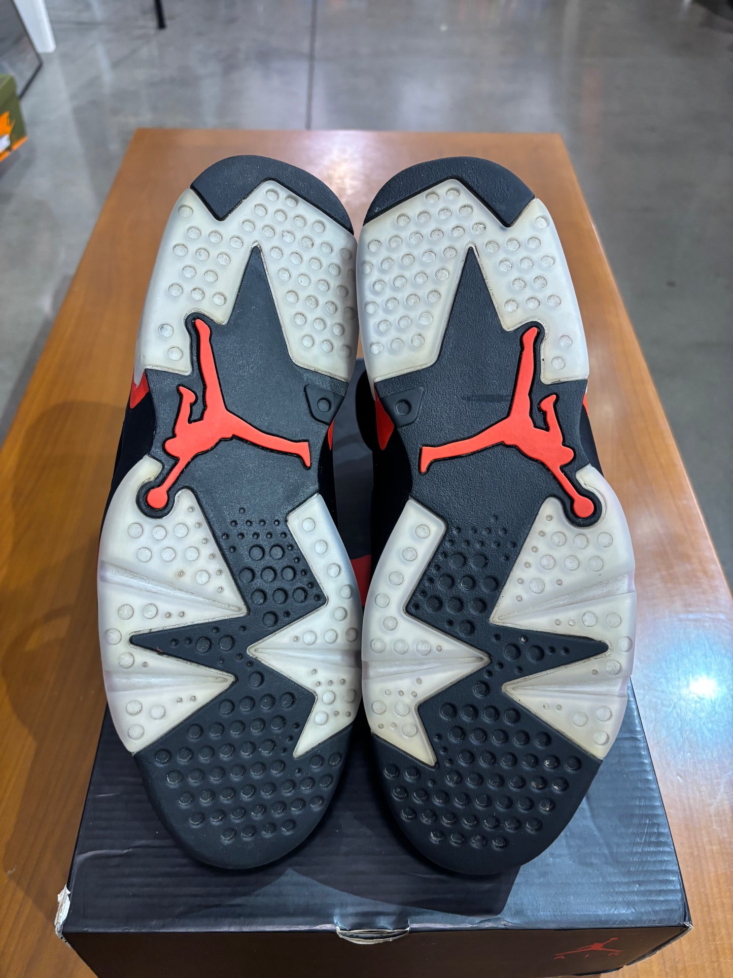 Preowned Air Jordan 6 Black Infrared (2019)