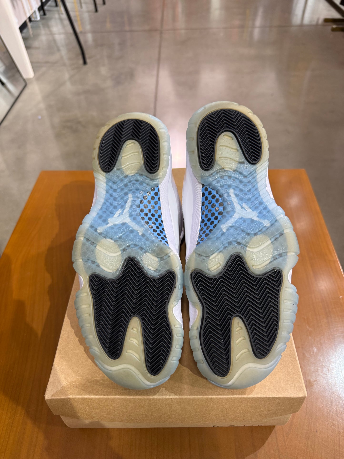 Preowned Air Jordan 11 Legend Blue