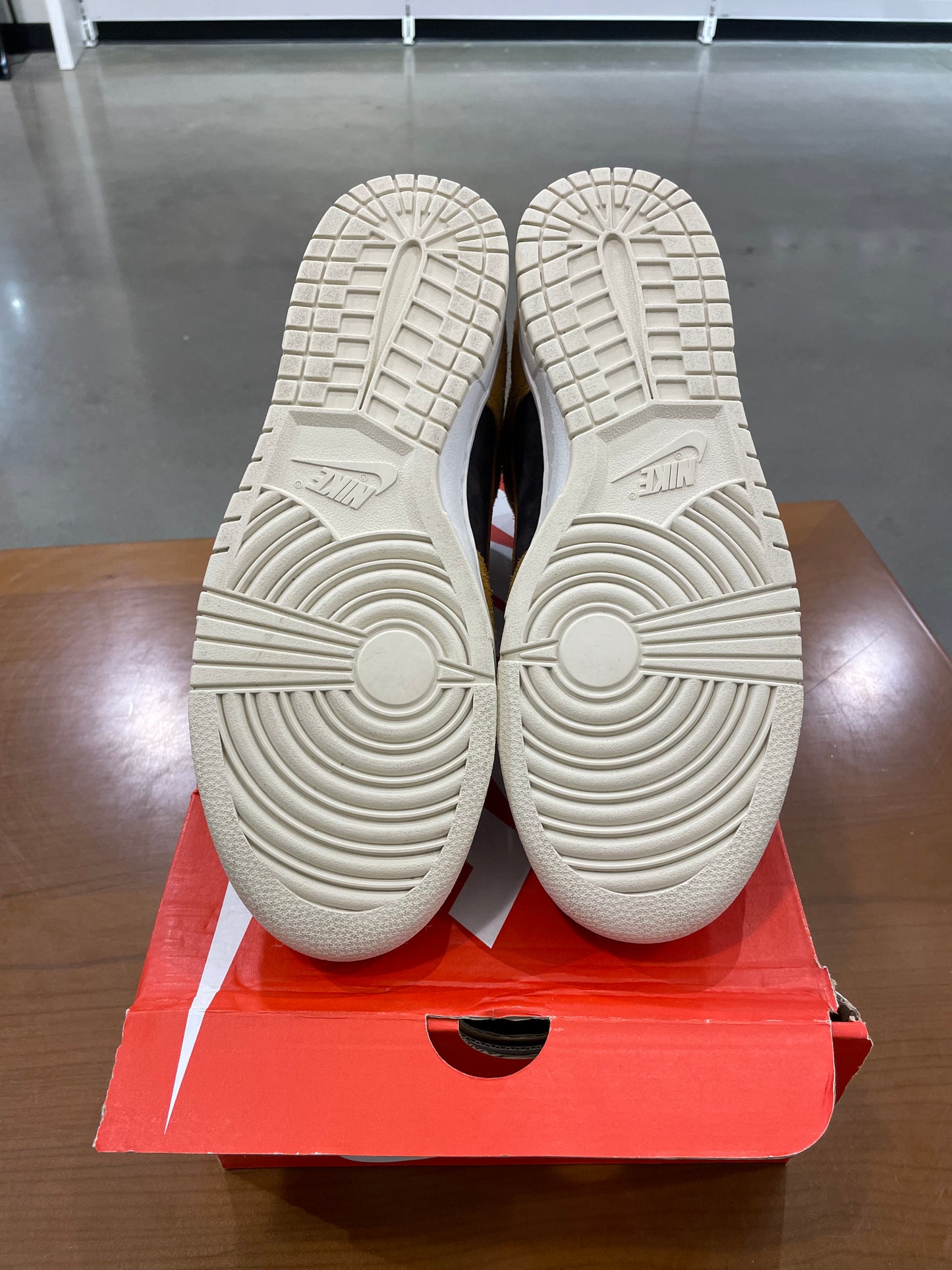 Preowned Nike Dunk High PRM Dark Russet