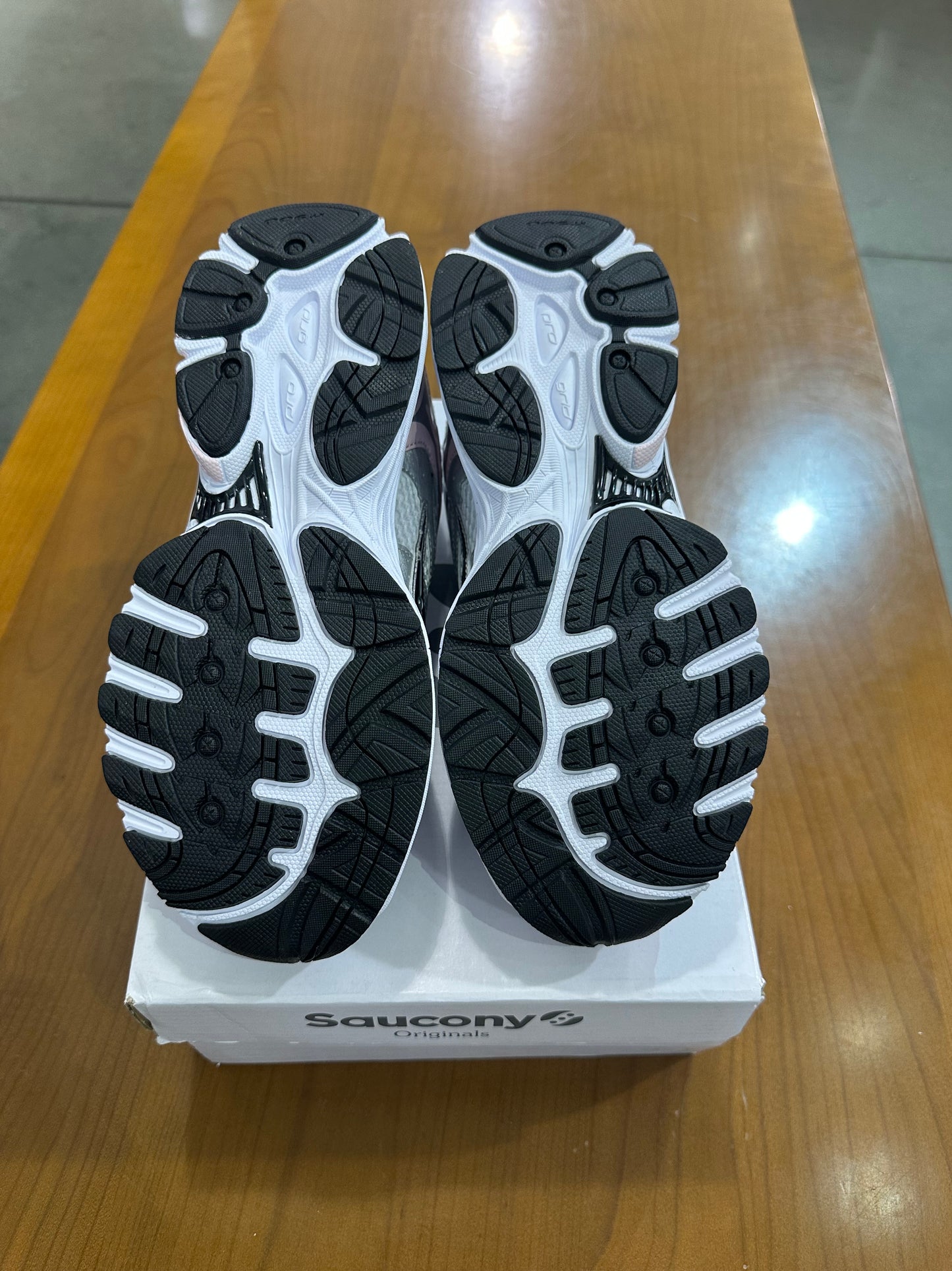 Saucony ProGrid Omni 9 Silver Pink