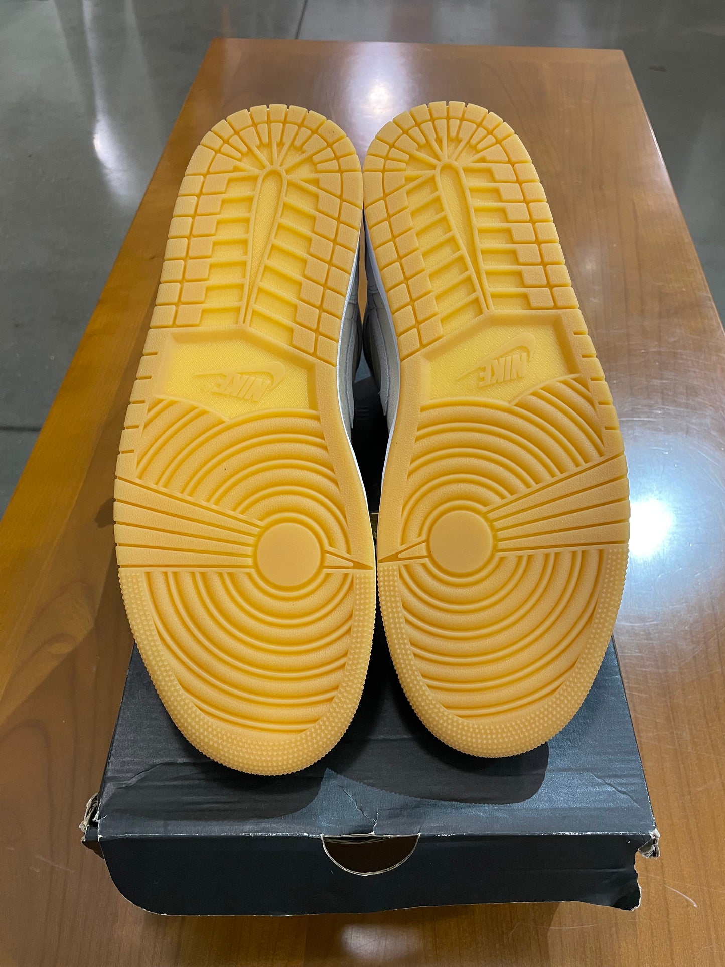 Air Jordan 1 Mid Particle Grey