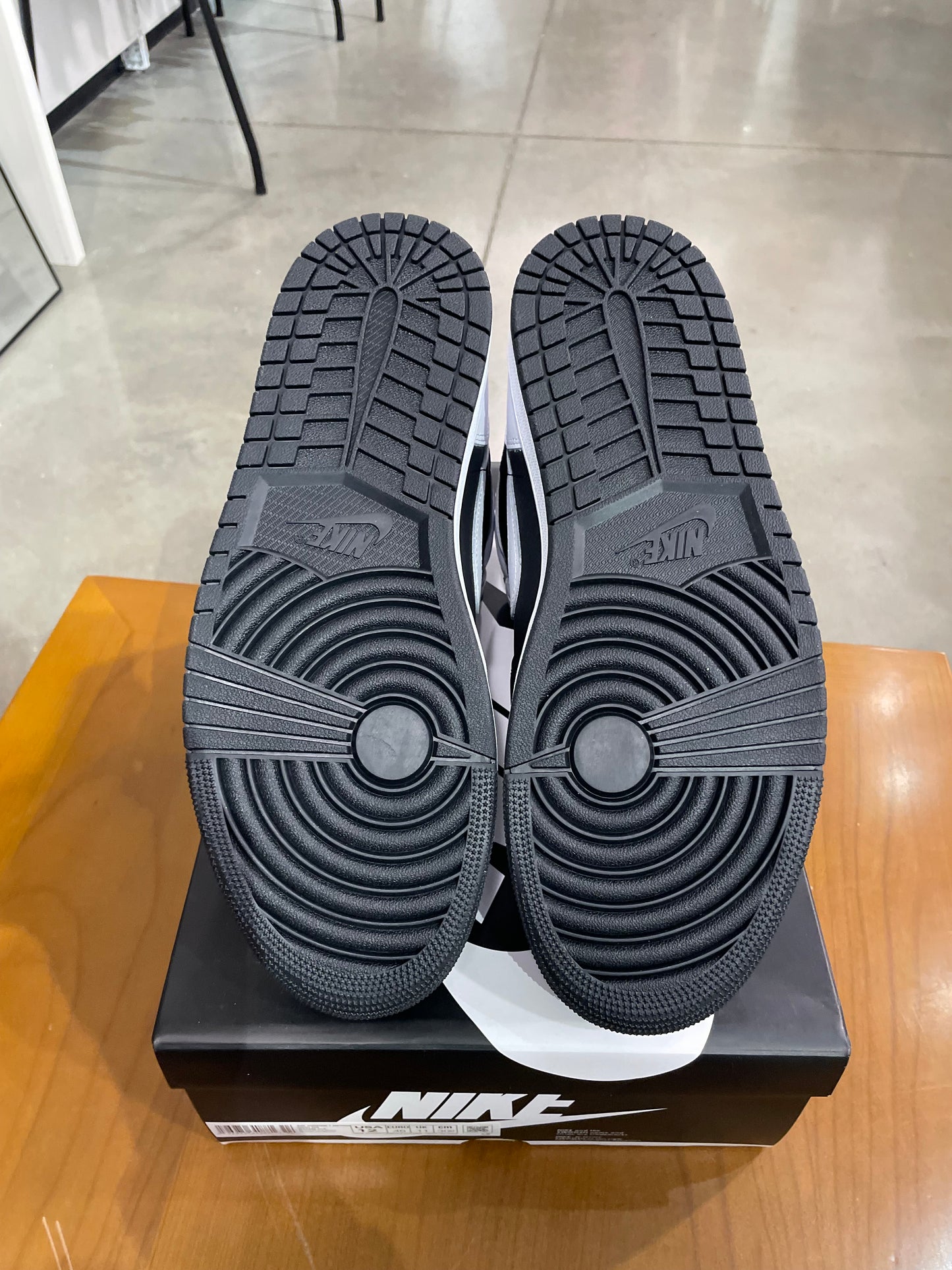 Air Jordan 1 Black White