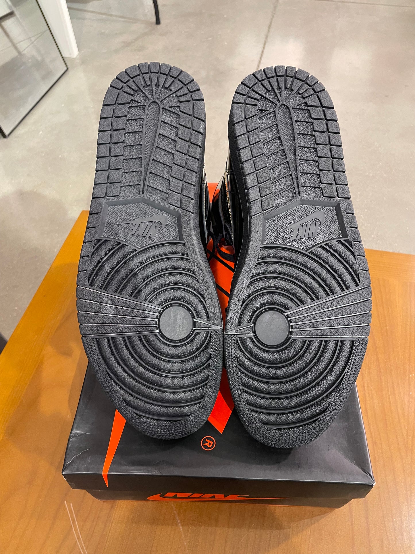 Air Jordan 1 Black Metallic Gold