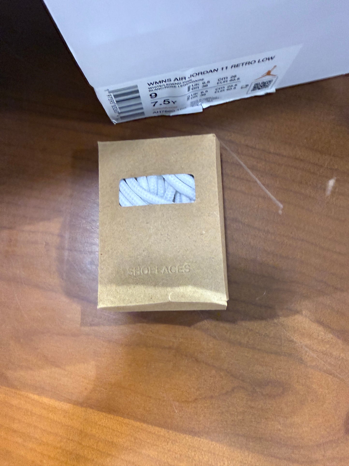 Air Jordan 11 Low Legend Pink