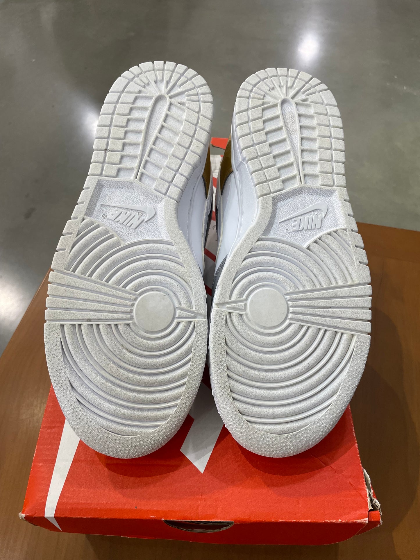 Preowned Nike Dunk Low Heirloom