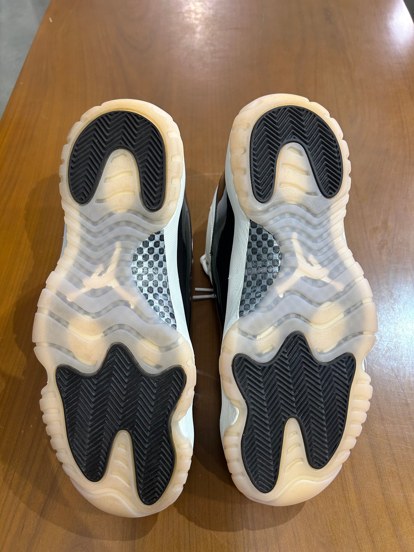 PREOWNED Air Jordan 11 Neopolitan