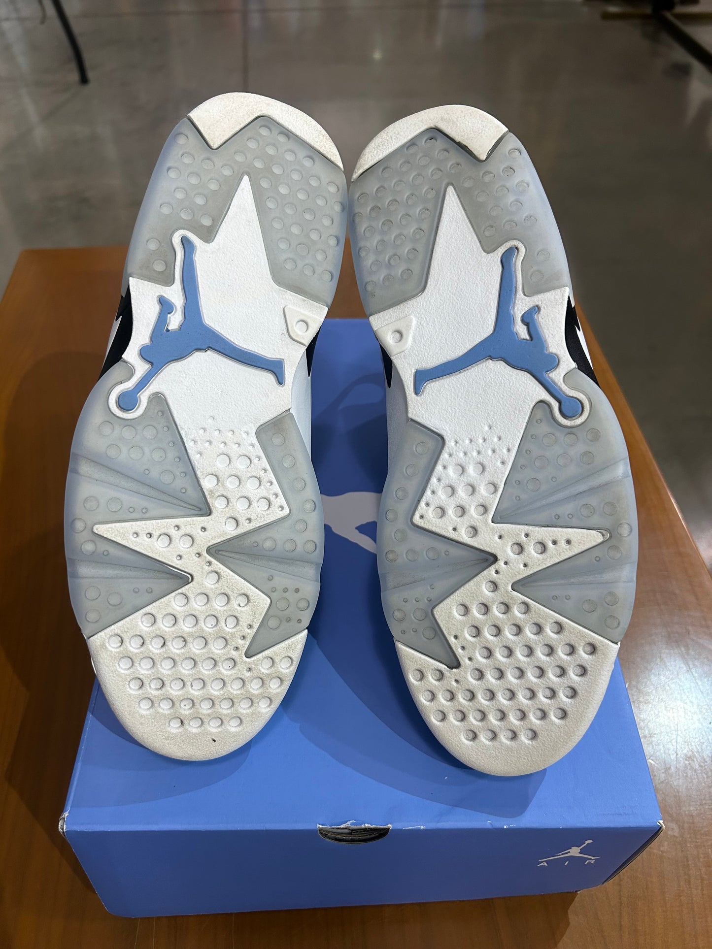 PREOWNED Air Jordan 6 UNC