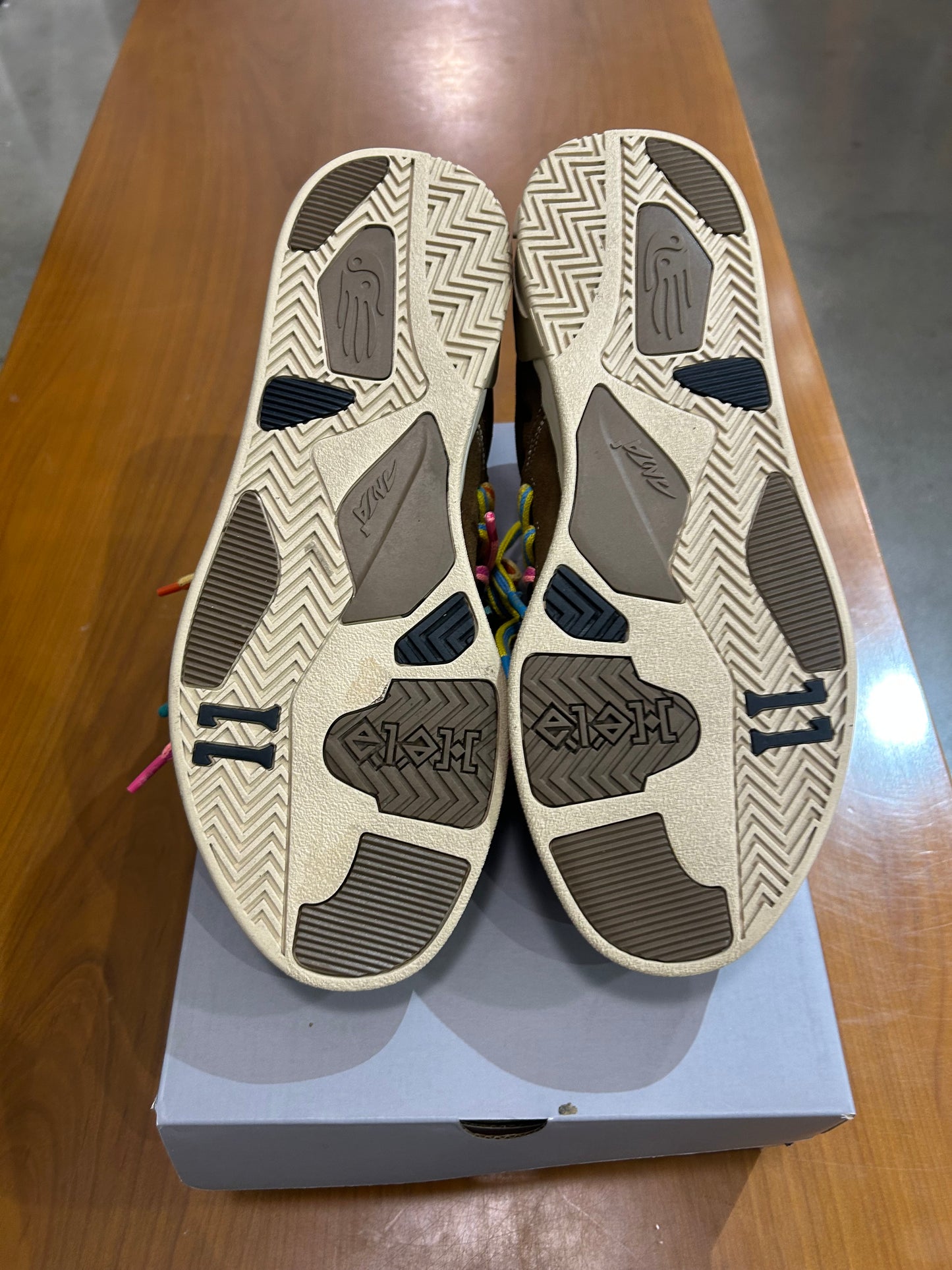 PREOWNED Anta Kai Hela Brown