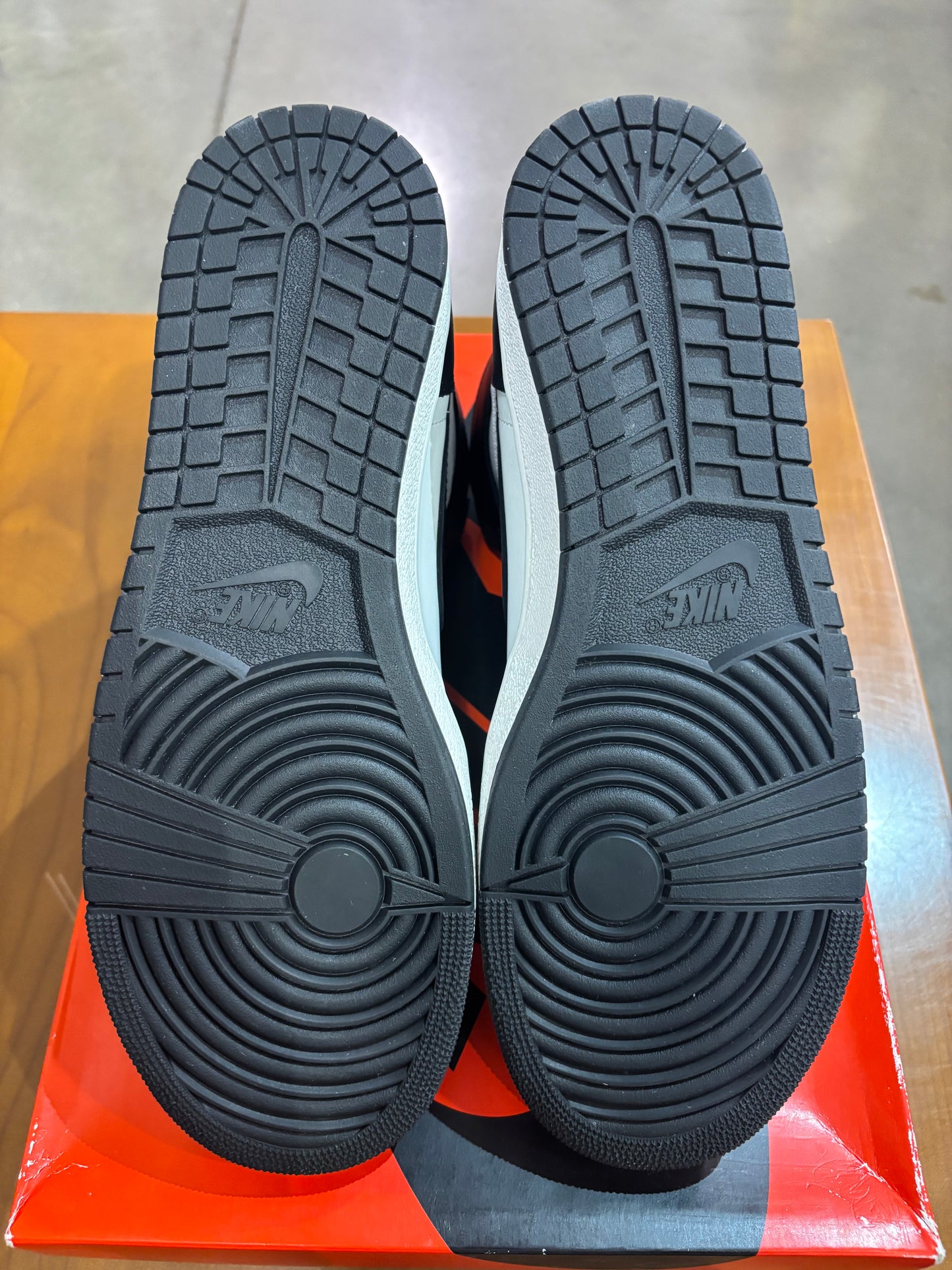 Preowned Air Jordan 1 '85 Black White
