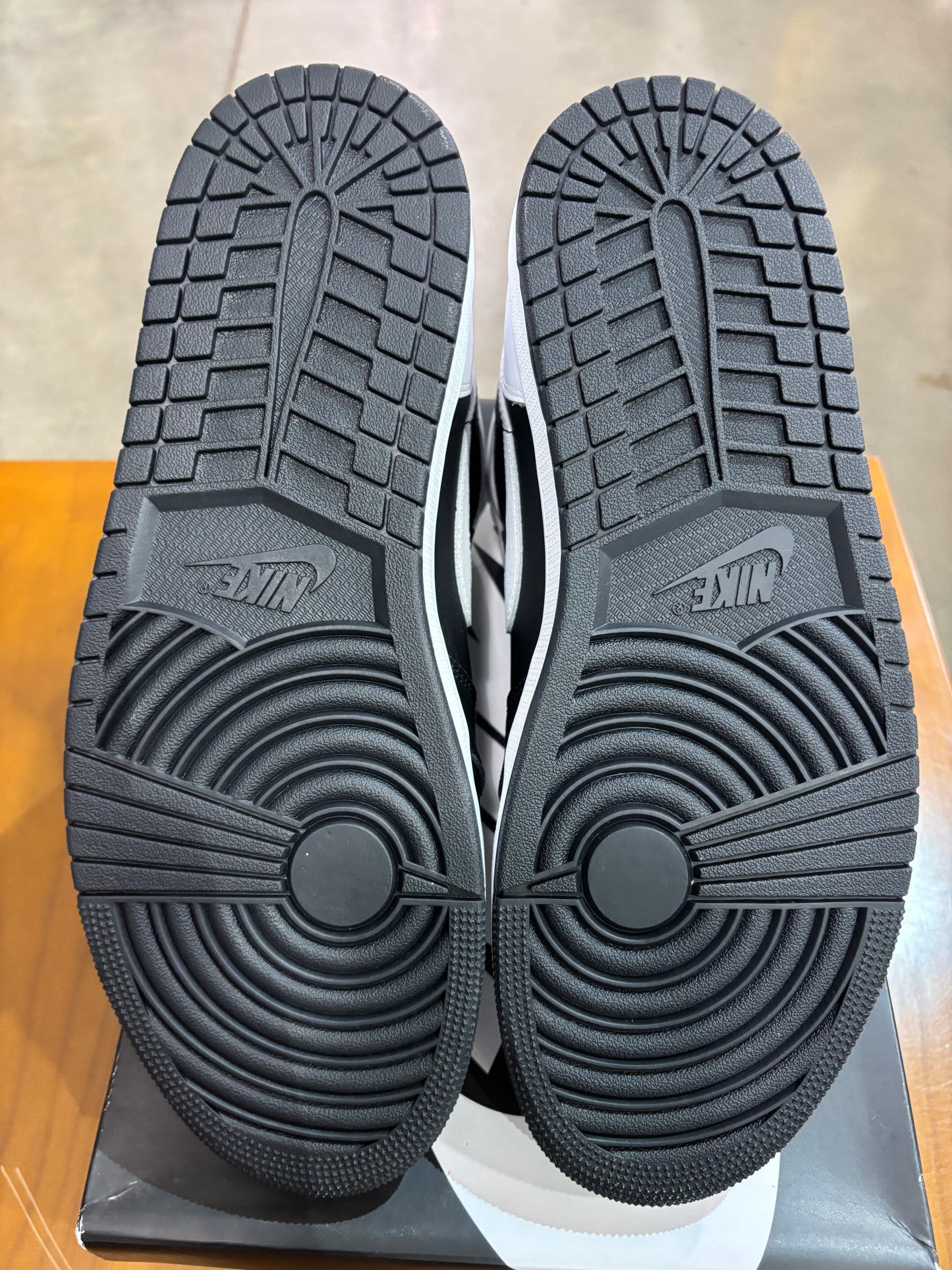 Preowned Air Jordan 1 Black White