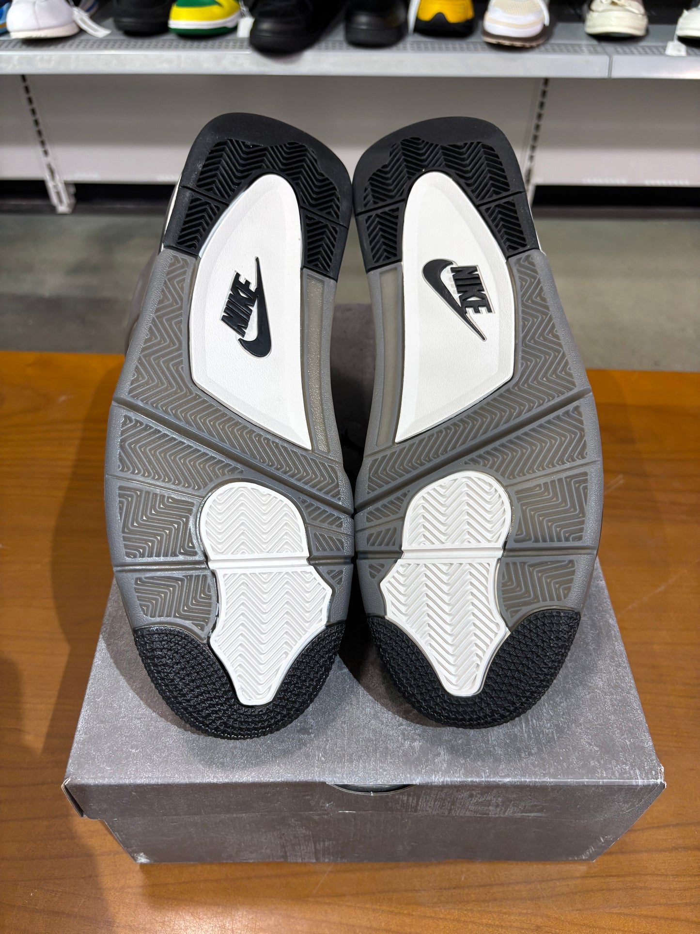 Air Jordan 4 Cavestone