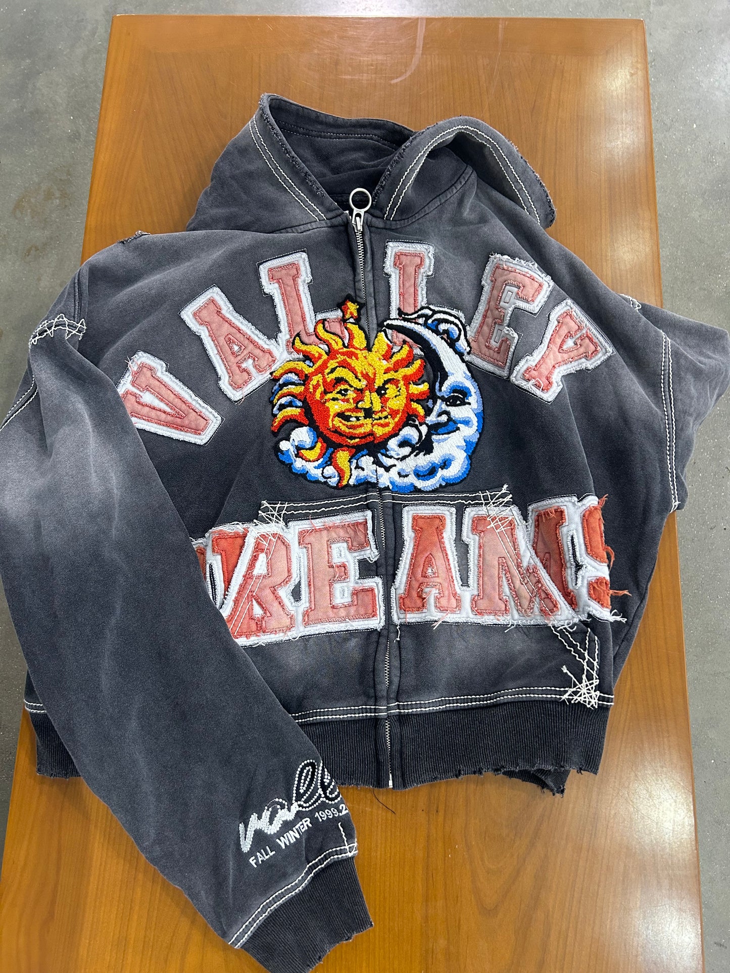 Vale Sunny Black Zip Up