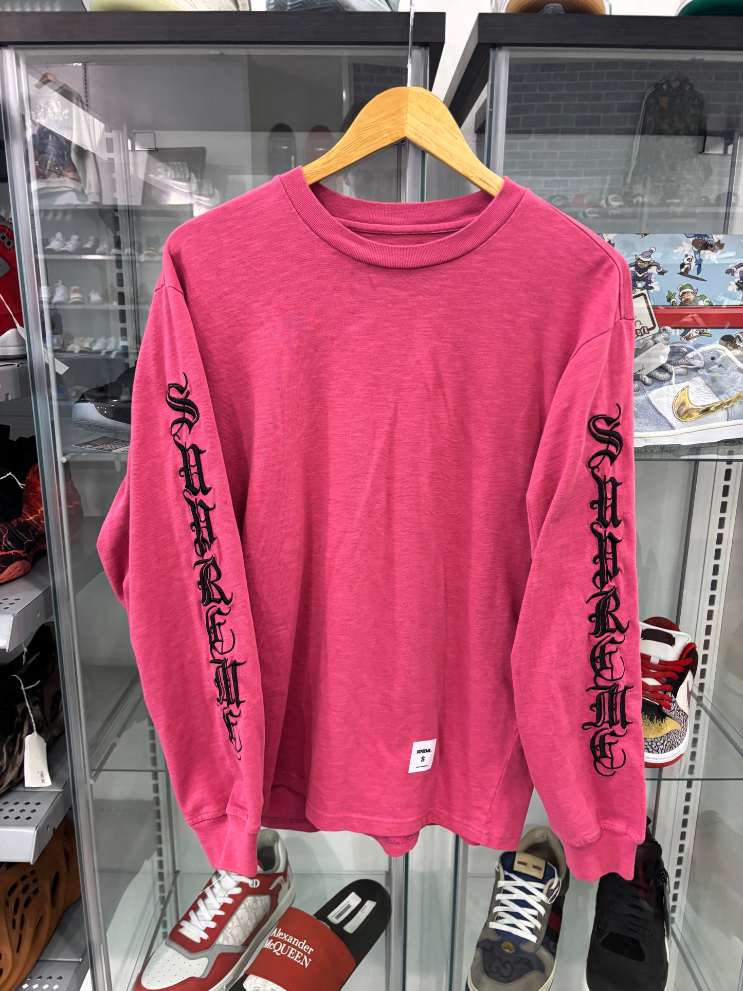 Supreme Old English L/S Top Magenta