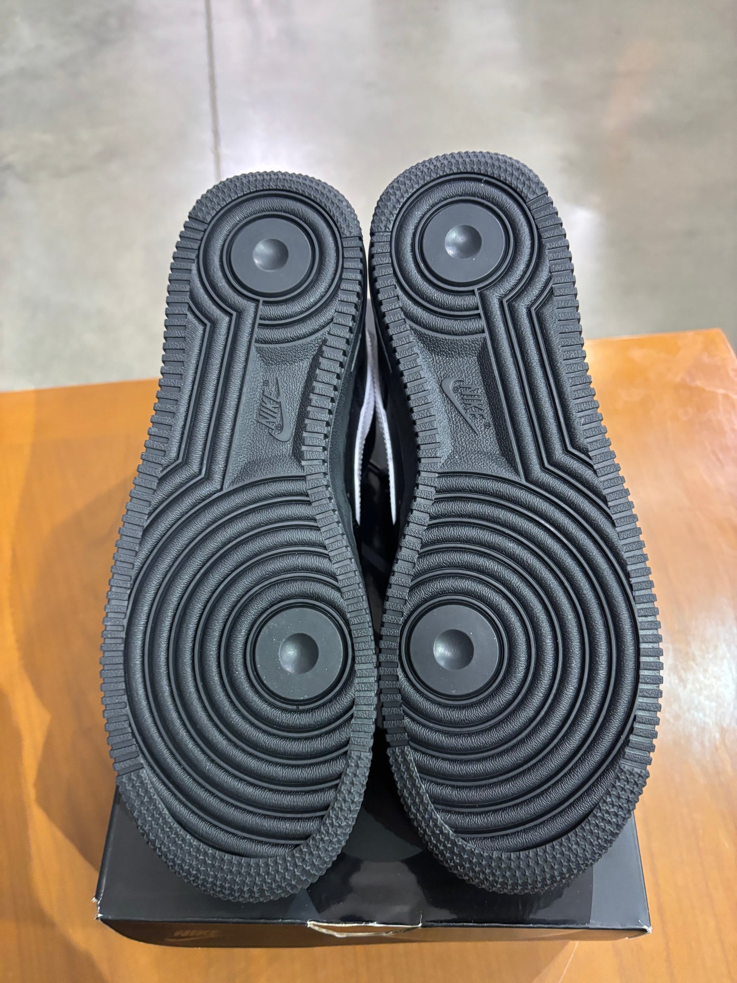 Supreme Air Force 1 Low Black (White Swoosh)
