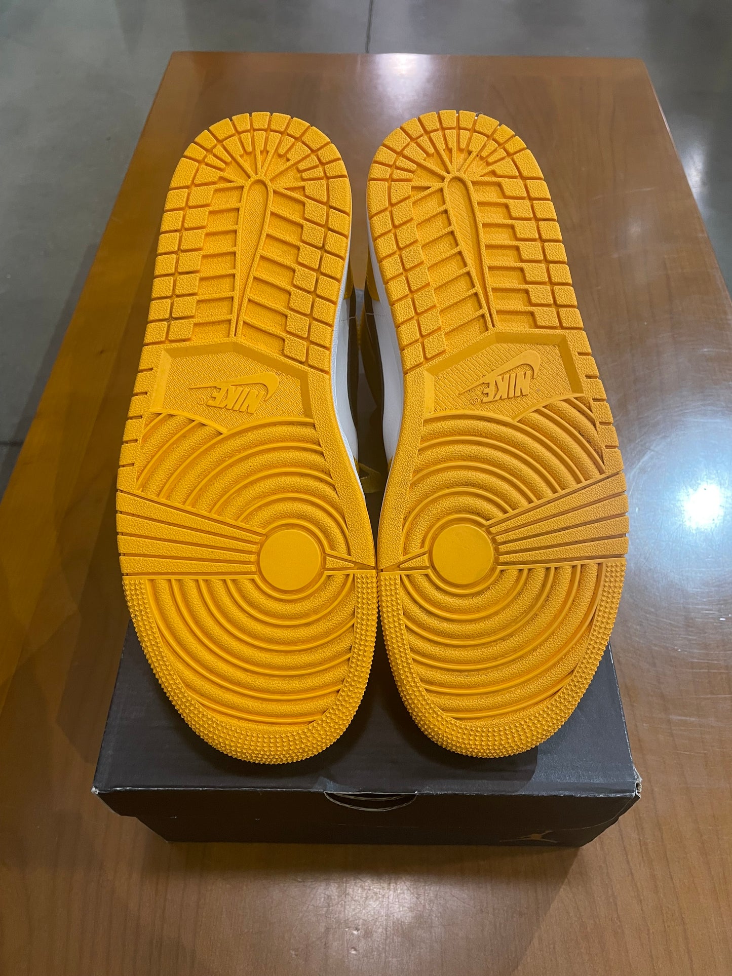 Preowned Air Jordan 1 Mid Taxi