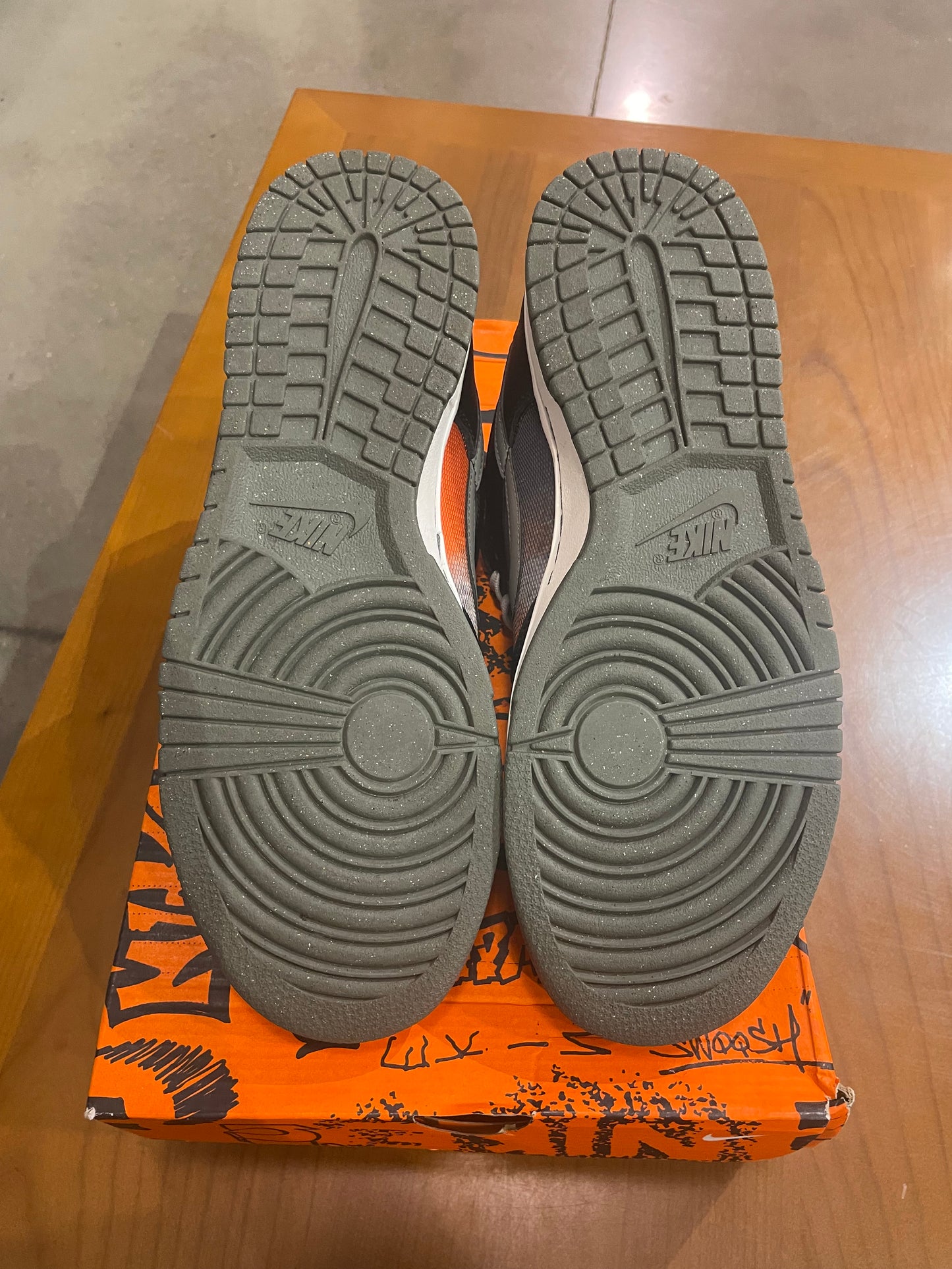 Preowned Nike Dunk Low Graffiti