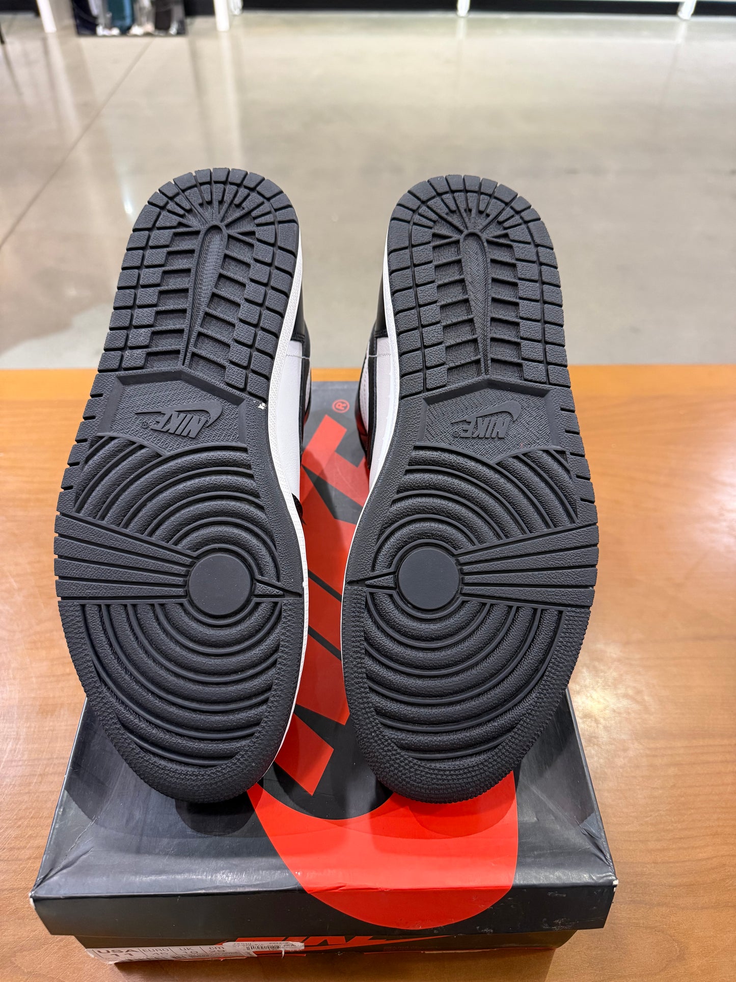 Preowned Air Jordan 1 Black White