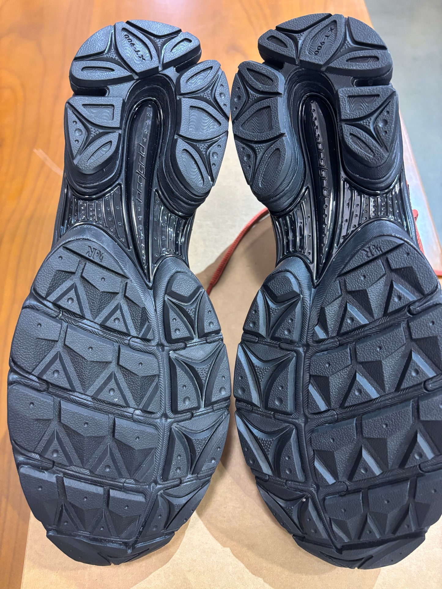 Saucony Progrid Triumph 4 Clay Red Sample Unreleased