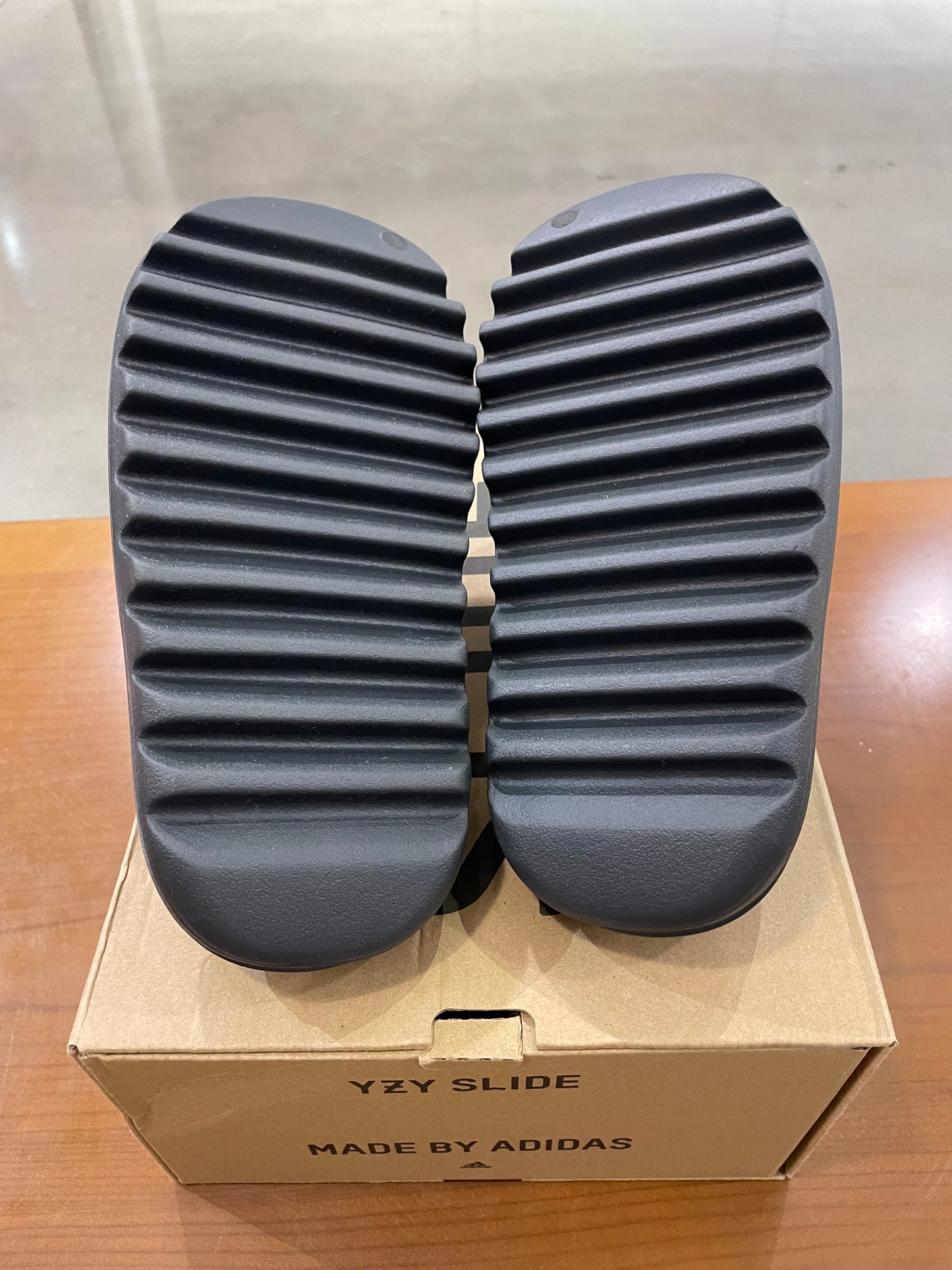 Yeezy Slide Dark Onyx
