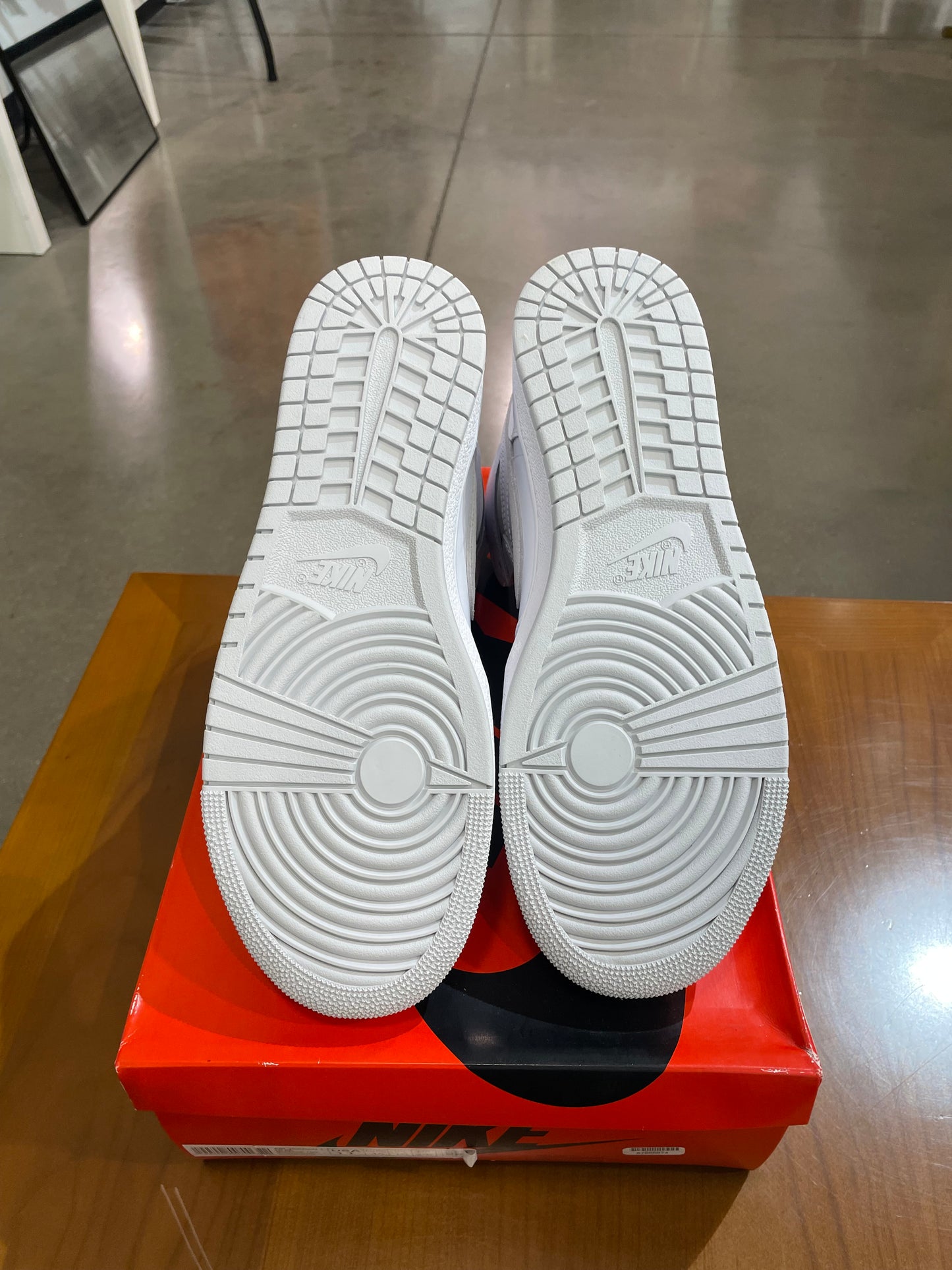 Air Jordan 1 Neutral Grey