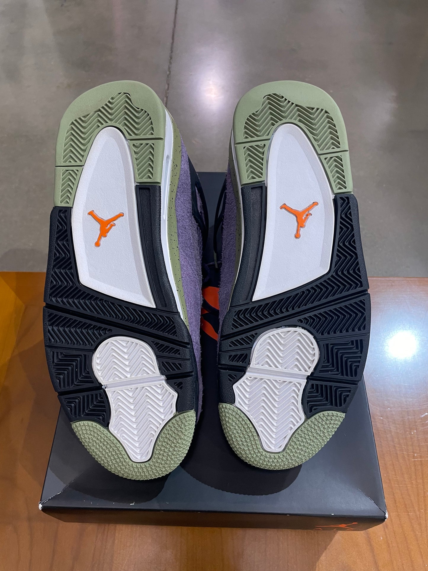 Preowned Air Jordan 4 Purple Canyon