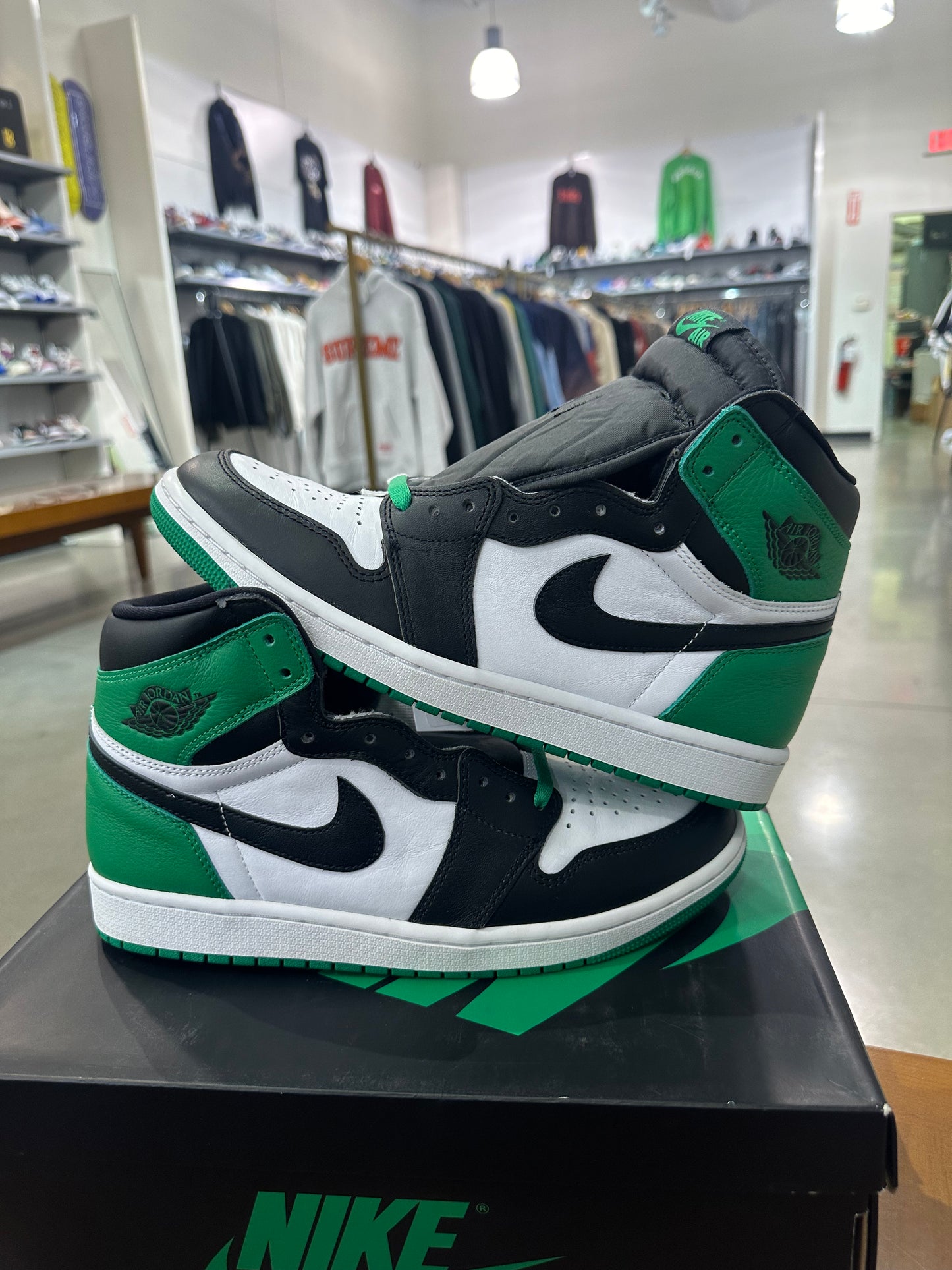 Preowned Air Jordan 1 Lucky Green