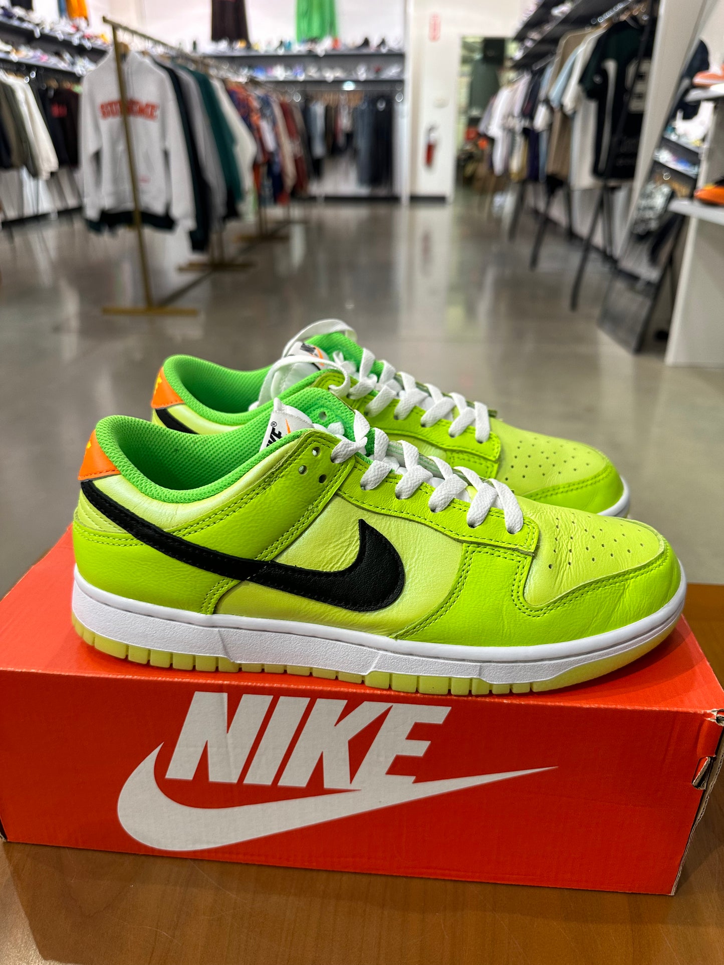 Preowned Nike Dunk Low Splash Volt