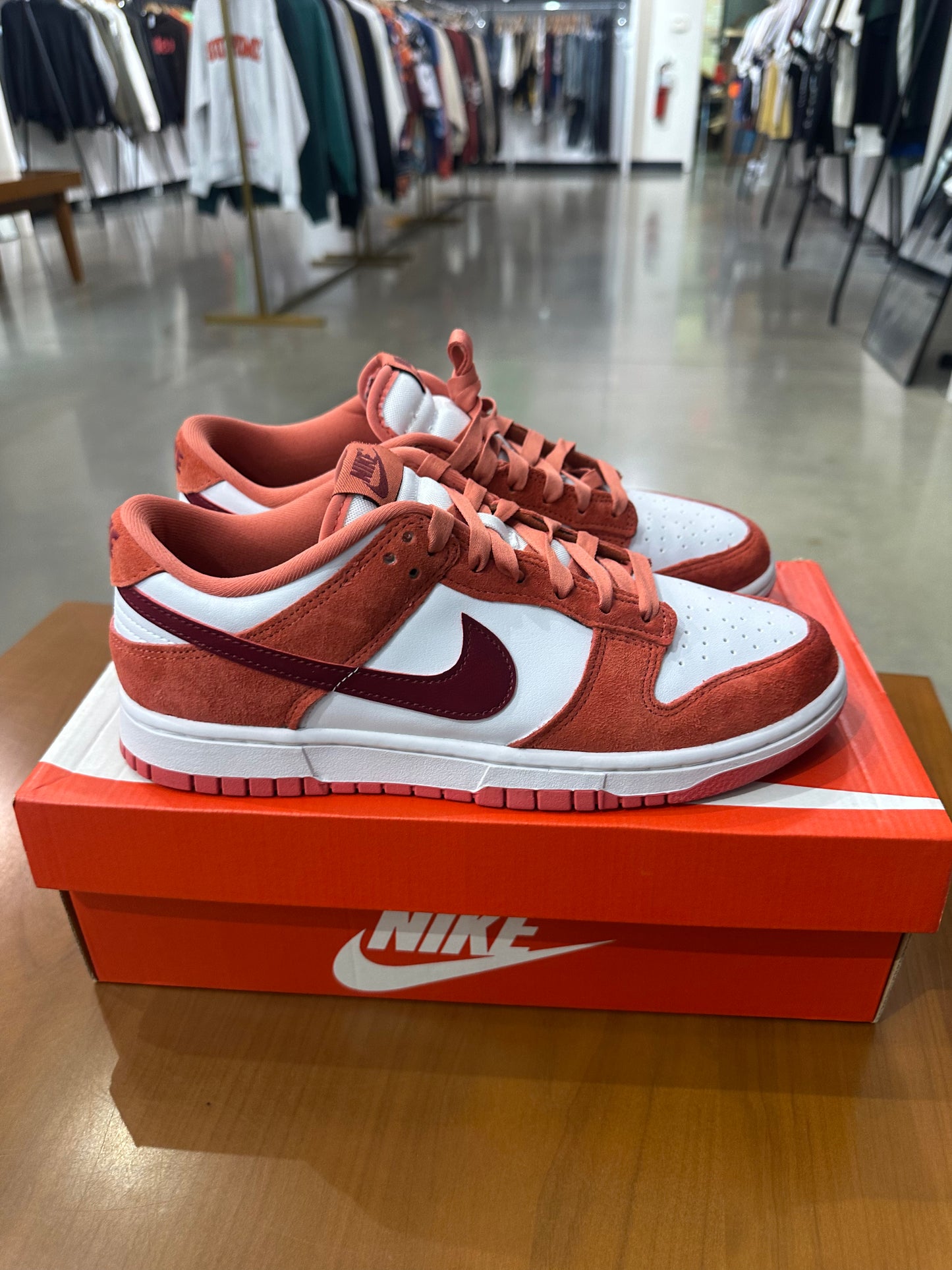 Preowned Nike Dunk Low Valentines Day