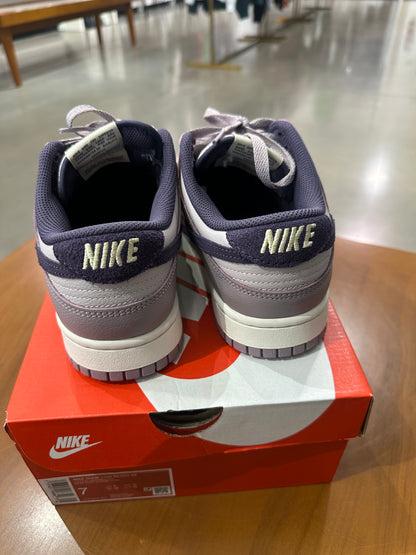 Preowned Nike Dunk Low SE Light Violet Ore'