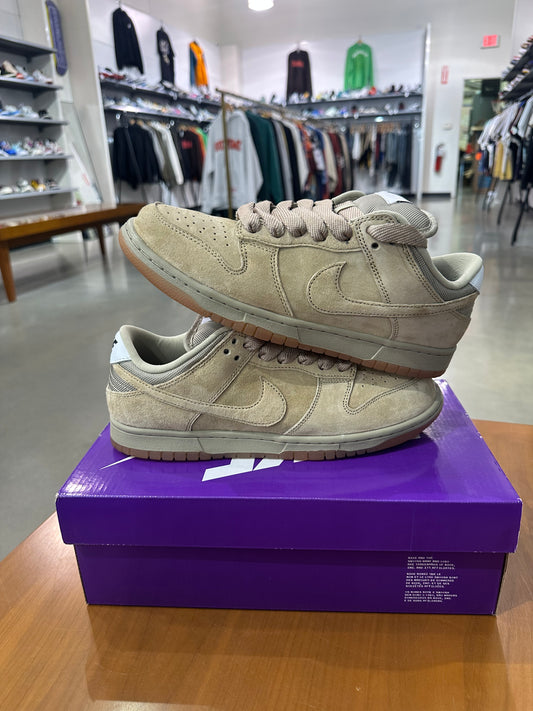 Preowned Nike SB Dunk Low Pro Parachute Beige