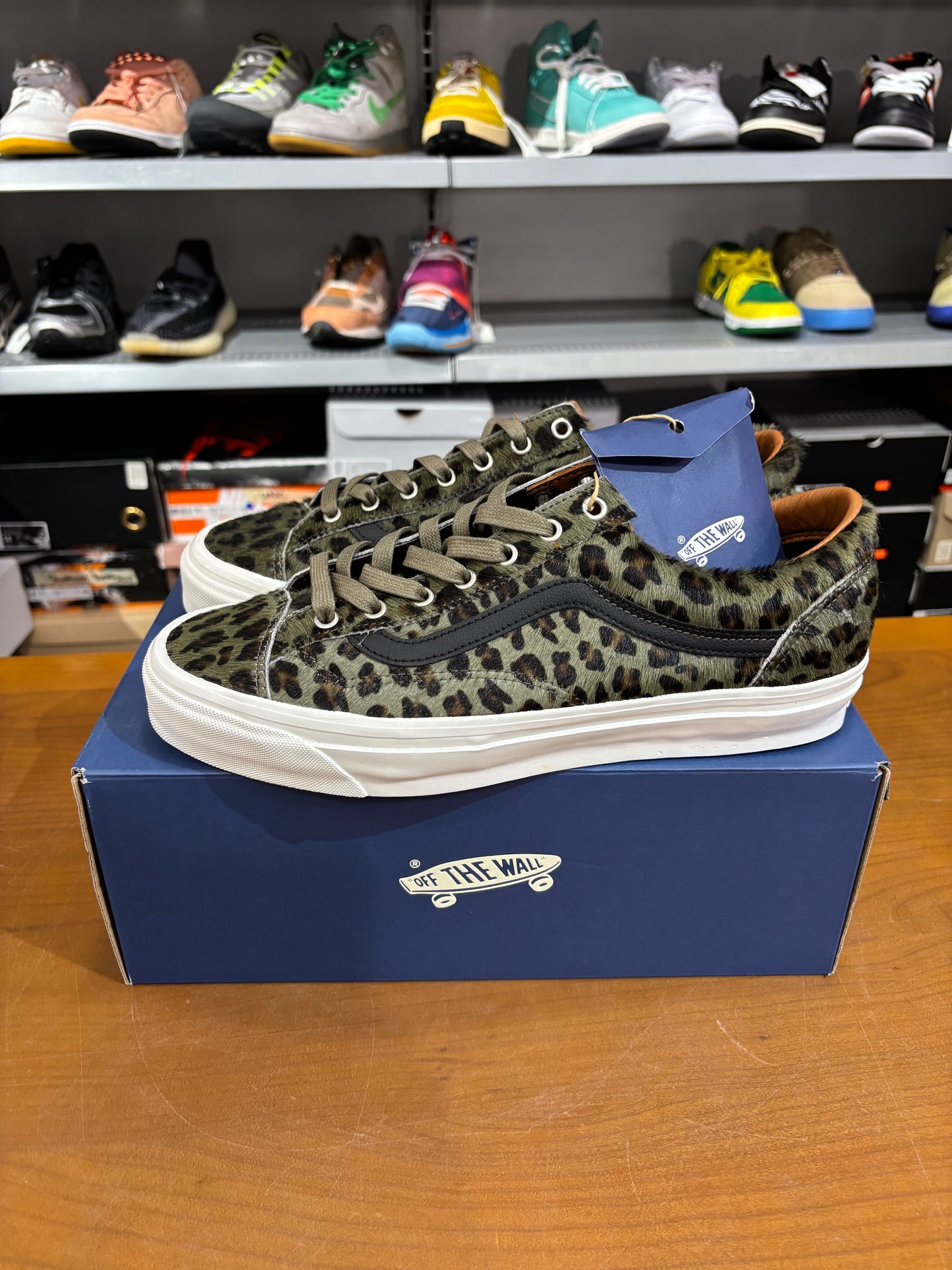 Vans Premium Old Skool 36 in Cheetah Olive