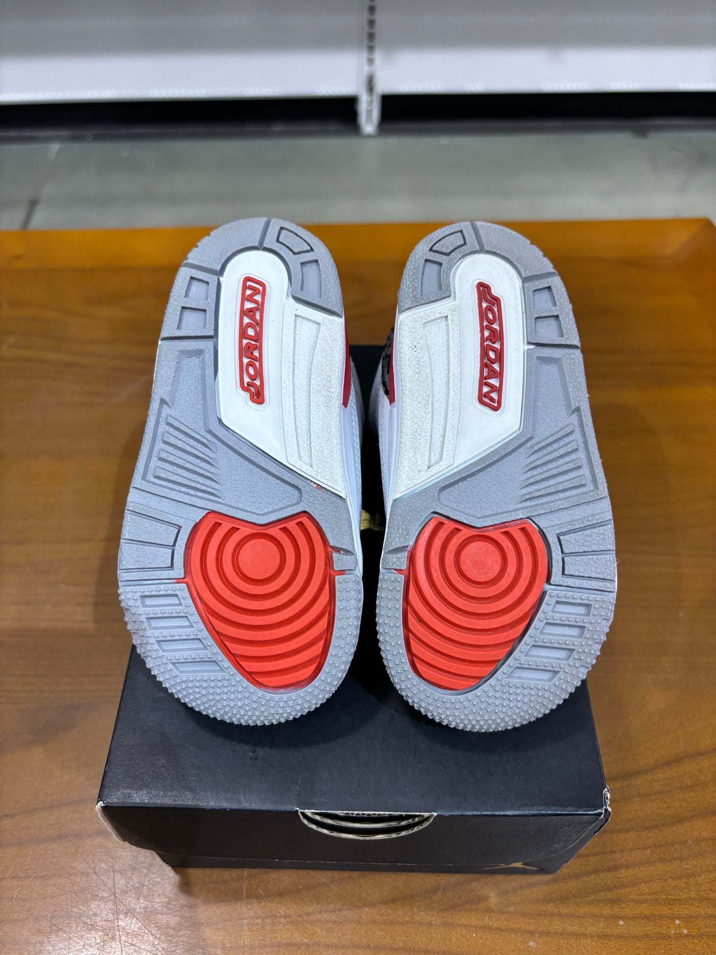 Preowned Jordan 3 Fire Red