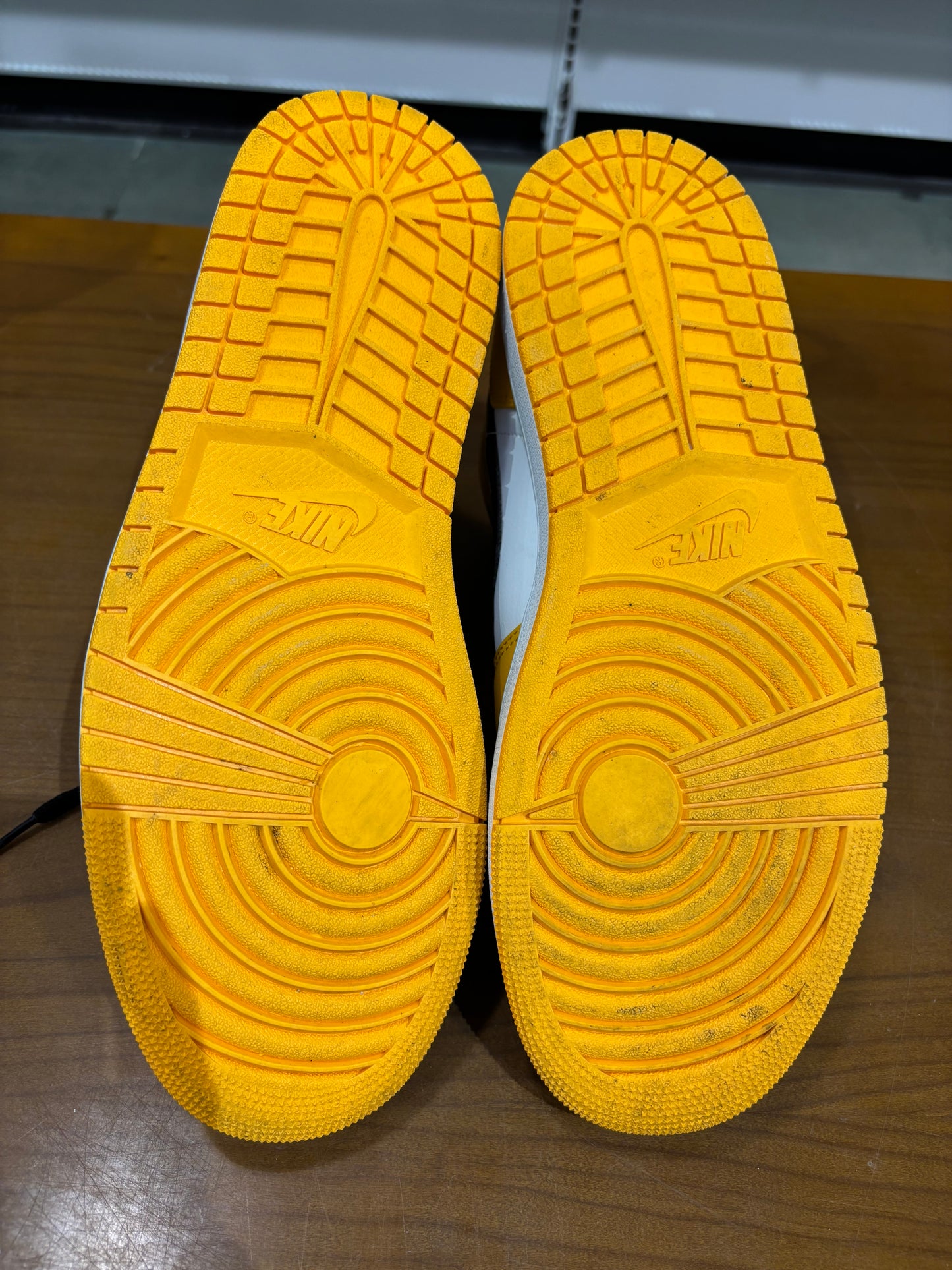 Preowned Air Jordan 1 Mid Taxi
