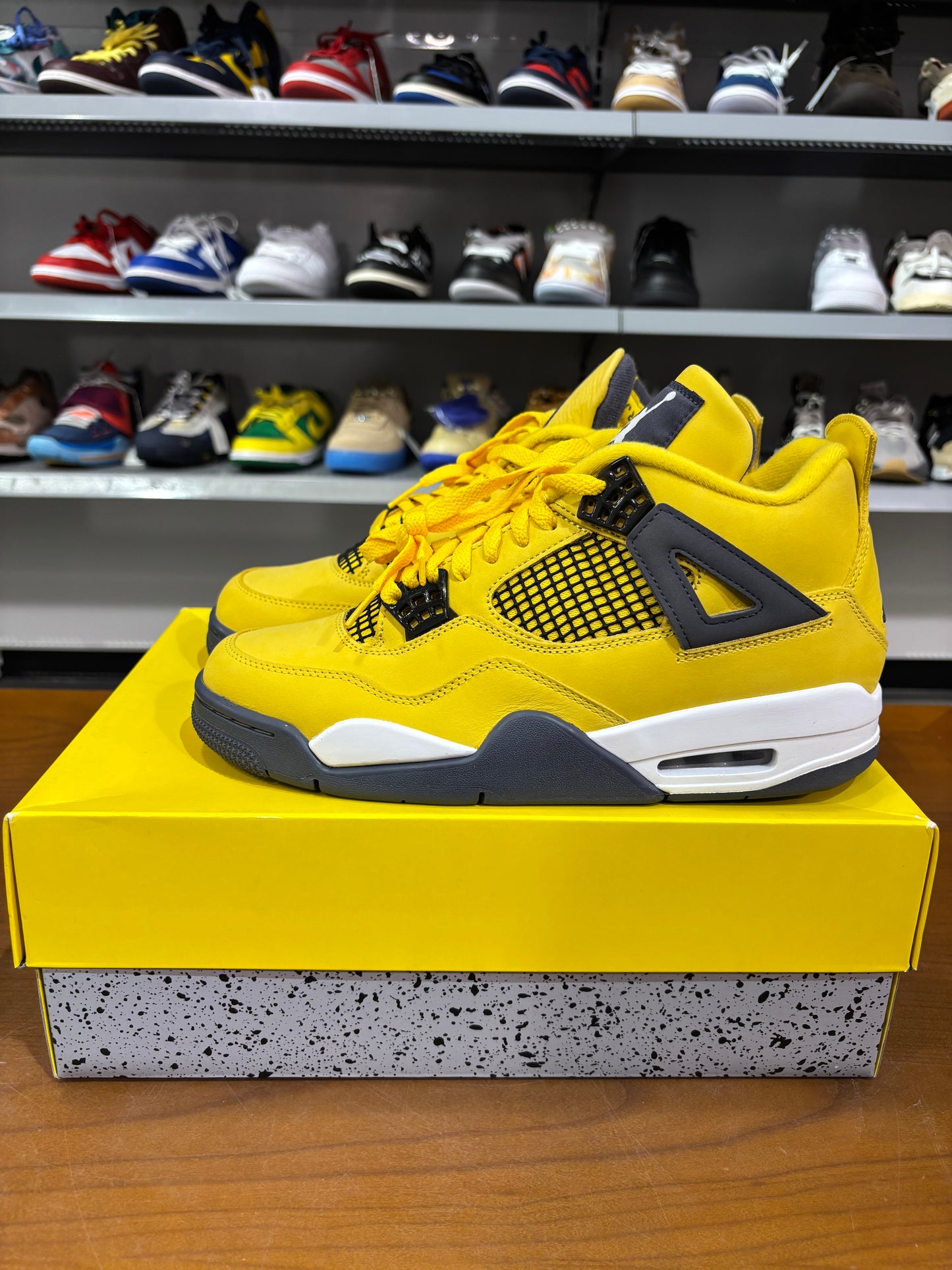 Air Jordan 4 Lightning