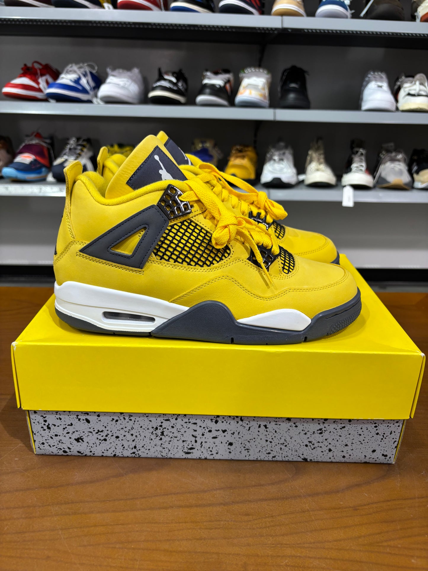 Air Jordan 4 Lightning