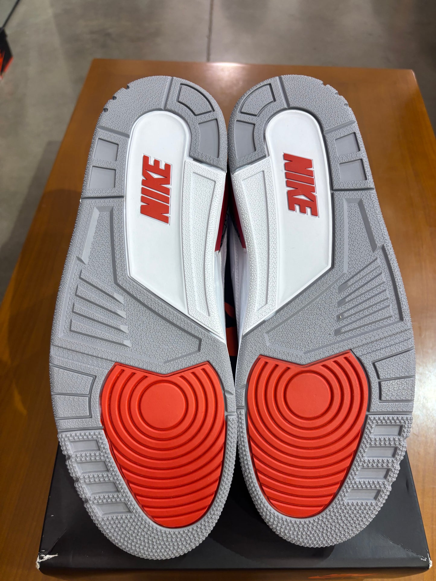 Air Jordan 3 Fire Red (2022)