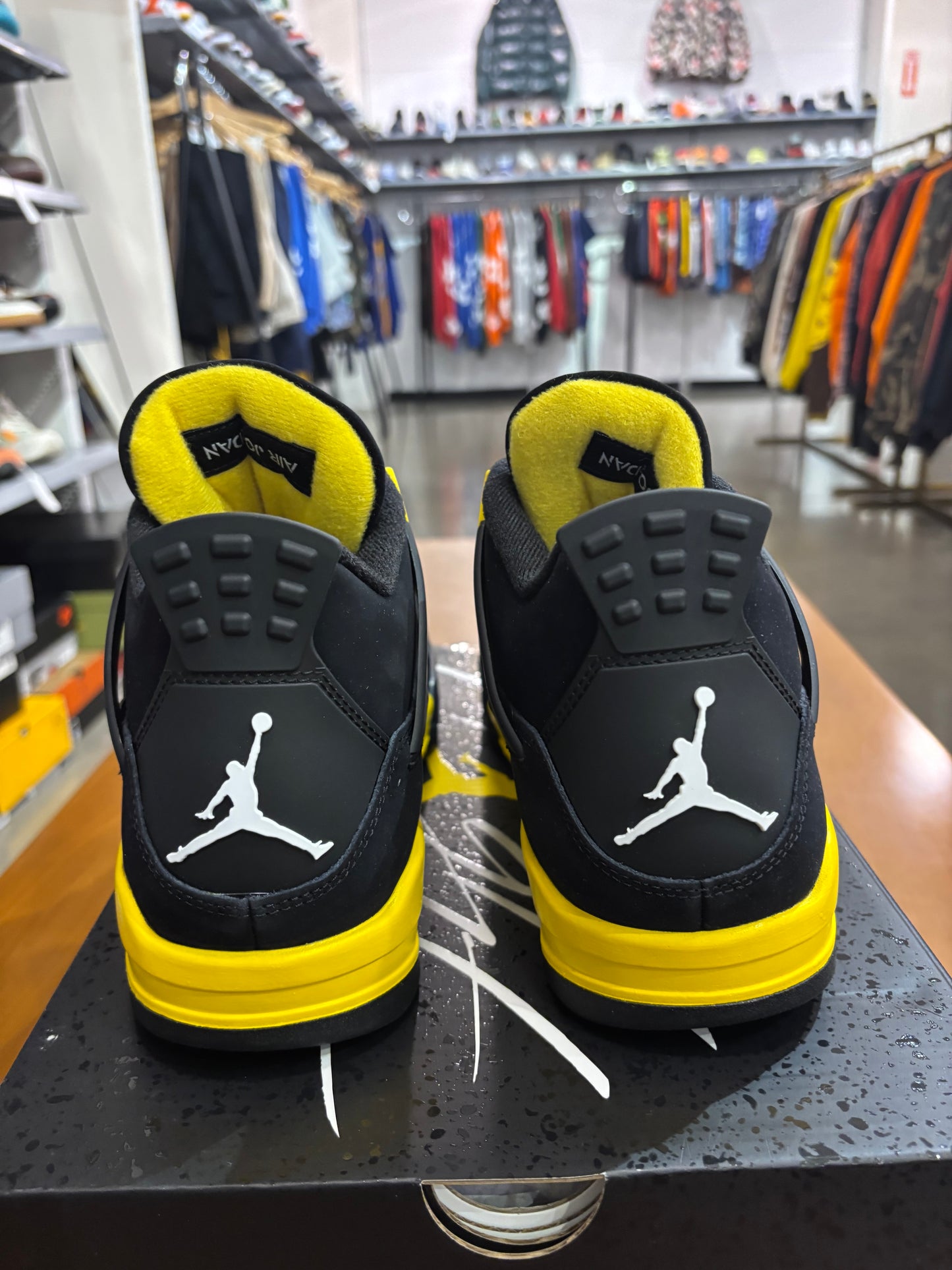 Air Jordan 4 Thunder