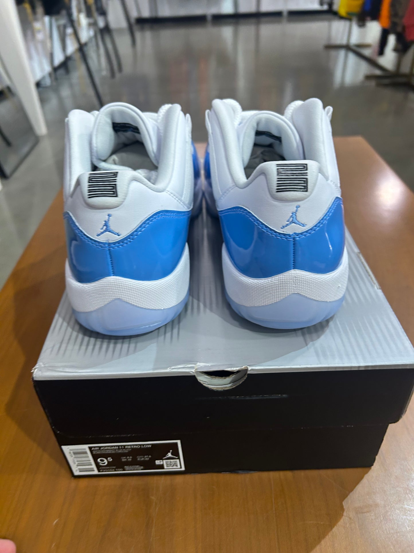 Air Jordan 11 Low University Blue