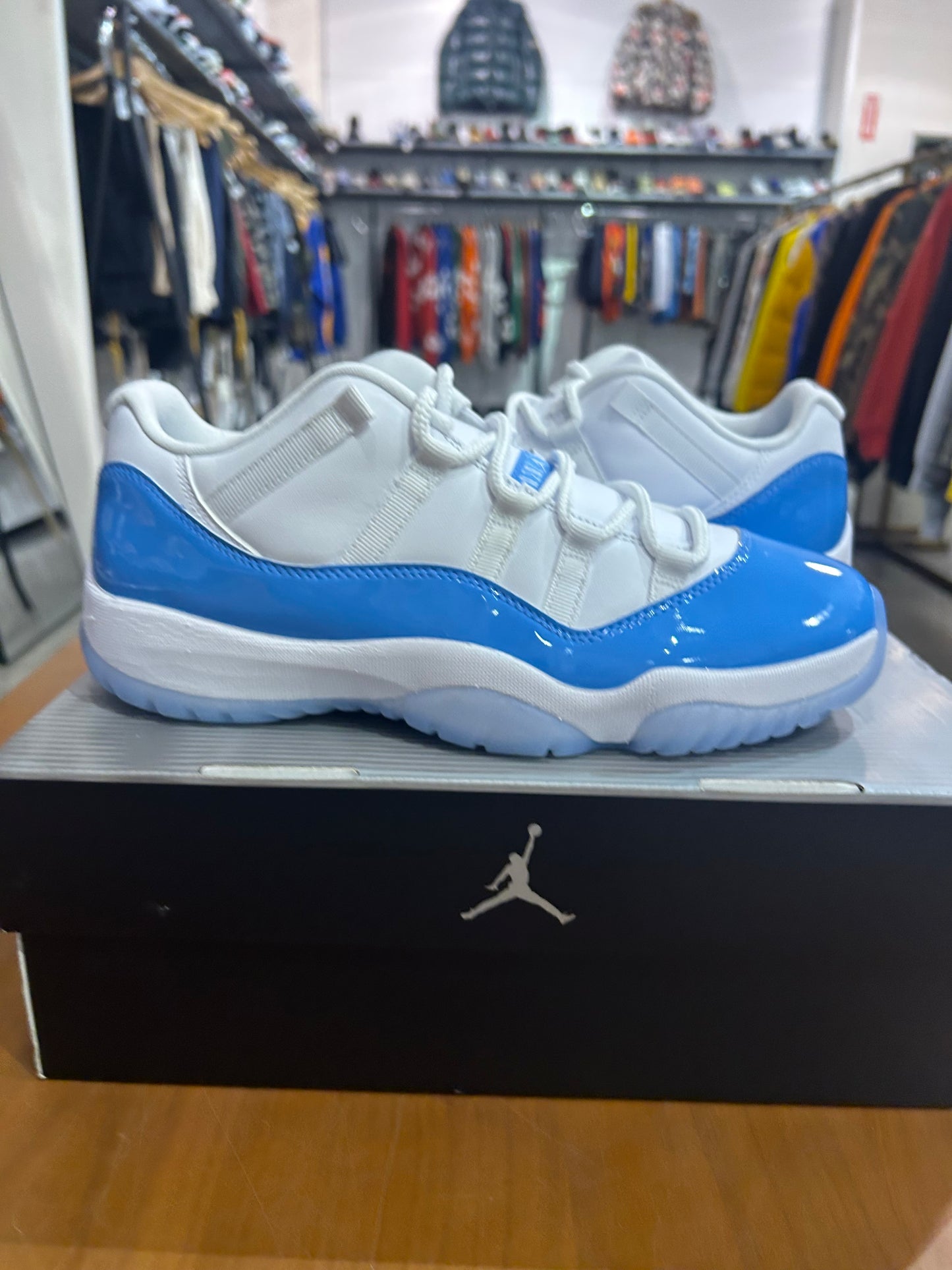 Air Jordan 11 Low University Blue