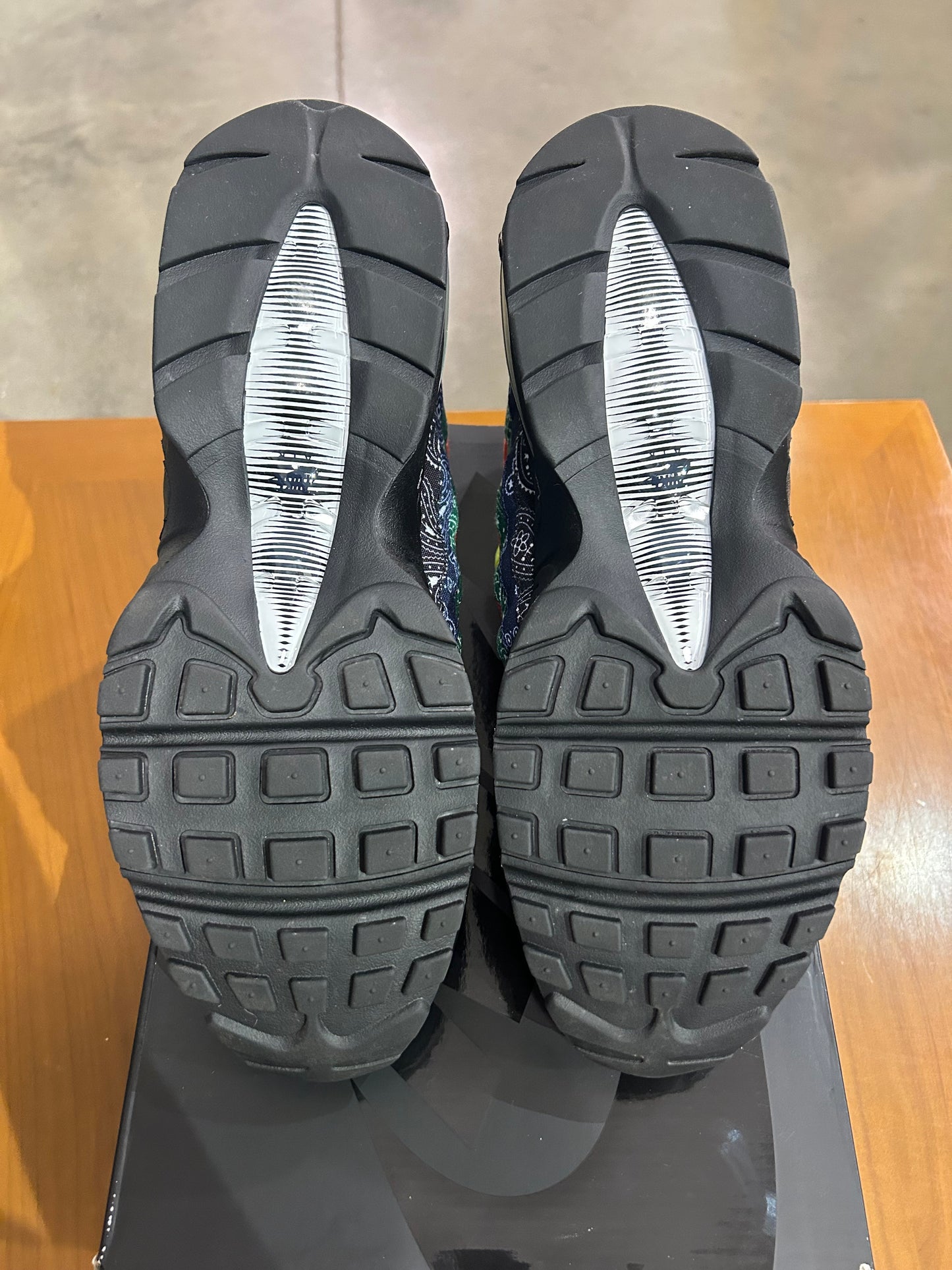 Preowned Air Max 95 Big Bubble Paisley Bandana