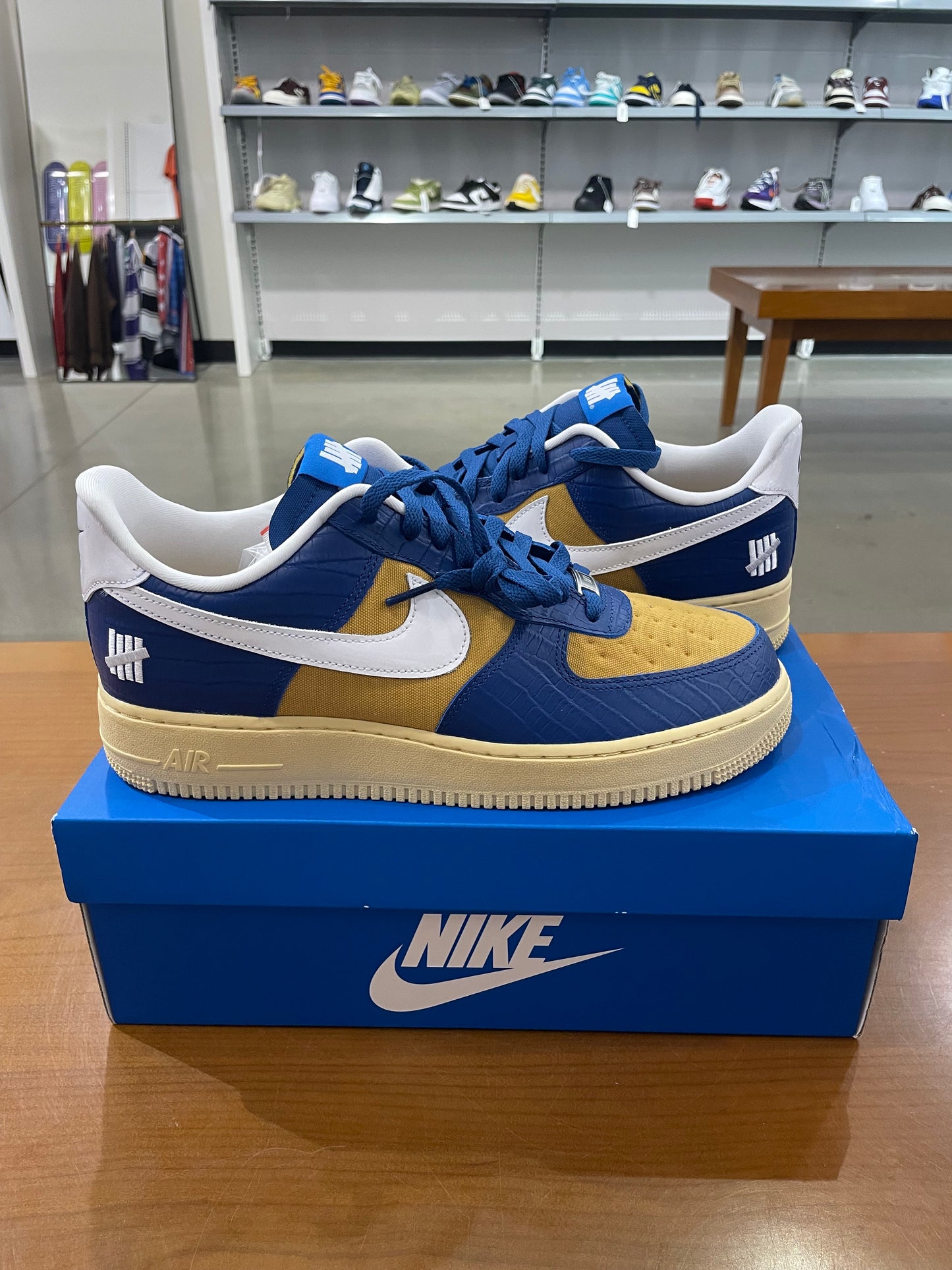 Air Force 1 Low SP Undefeated 5 On It Dunk vs AF1