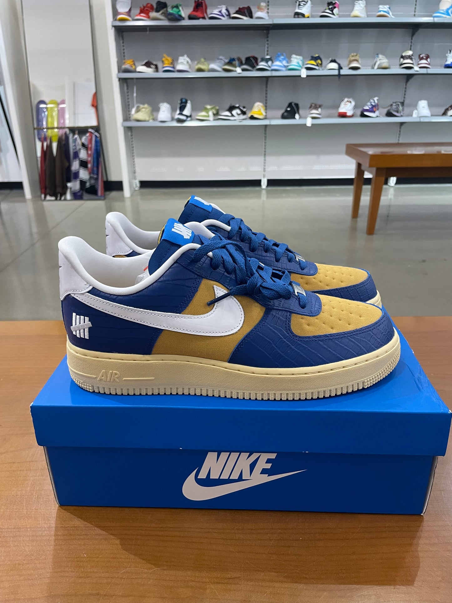 Air Force 1 Low SP Undefeated 5 On It Dunk vs AF1