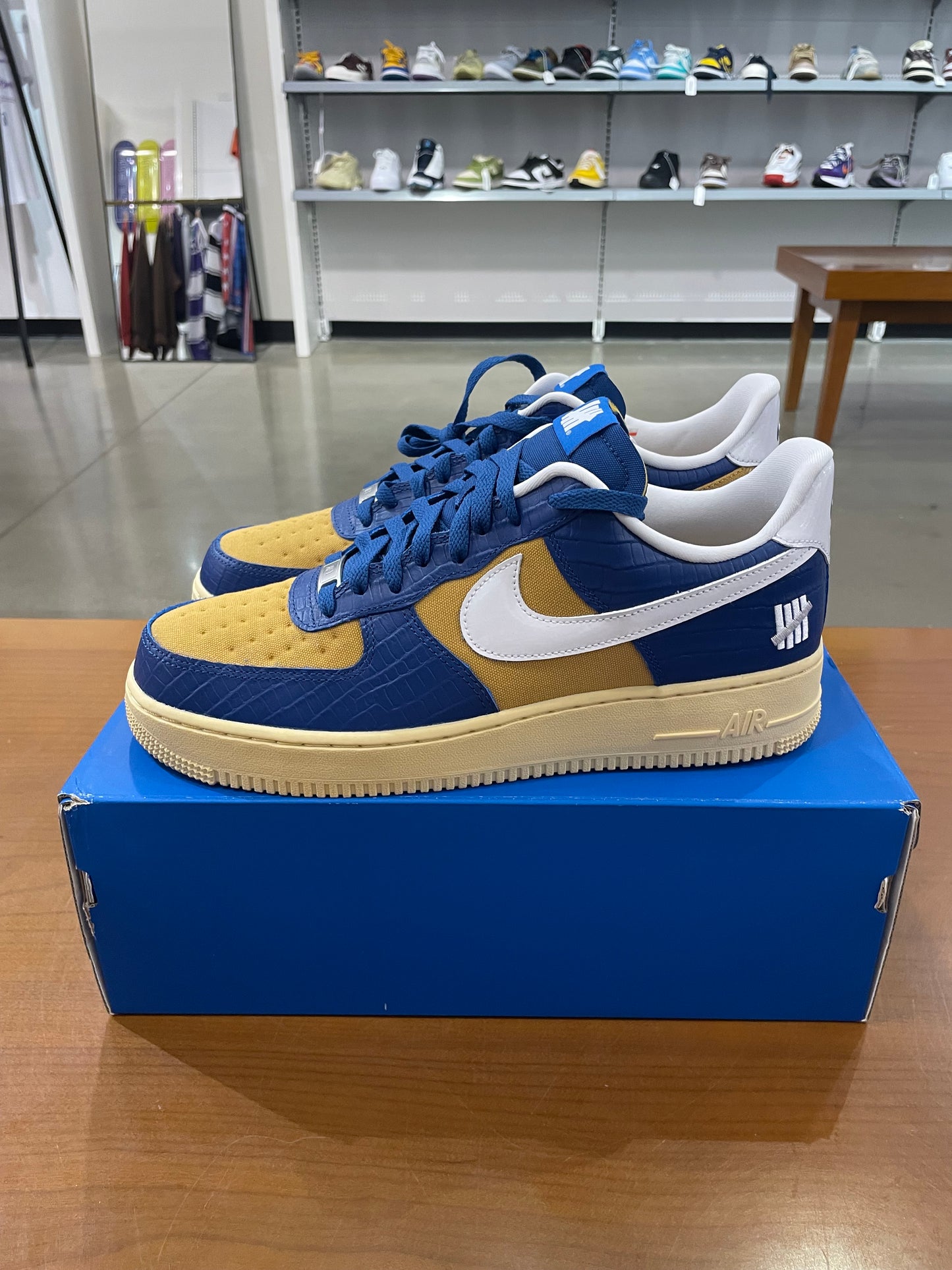 Air Force 1 Low SP Undefeated 5 On It Dunk vs AF1