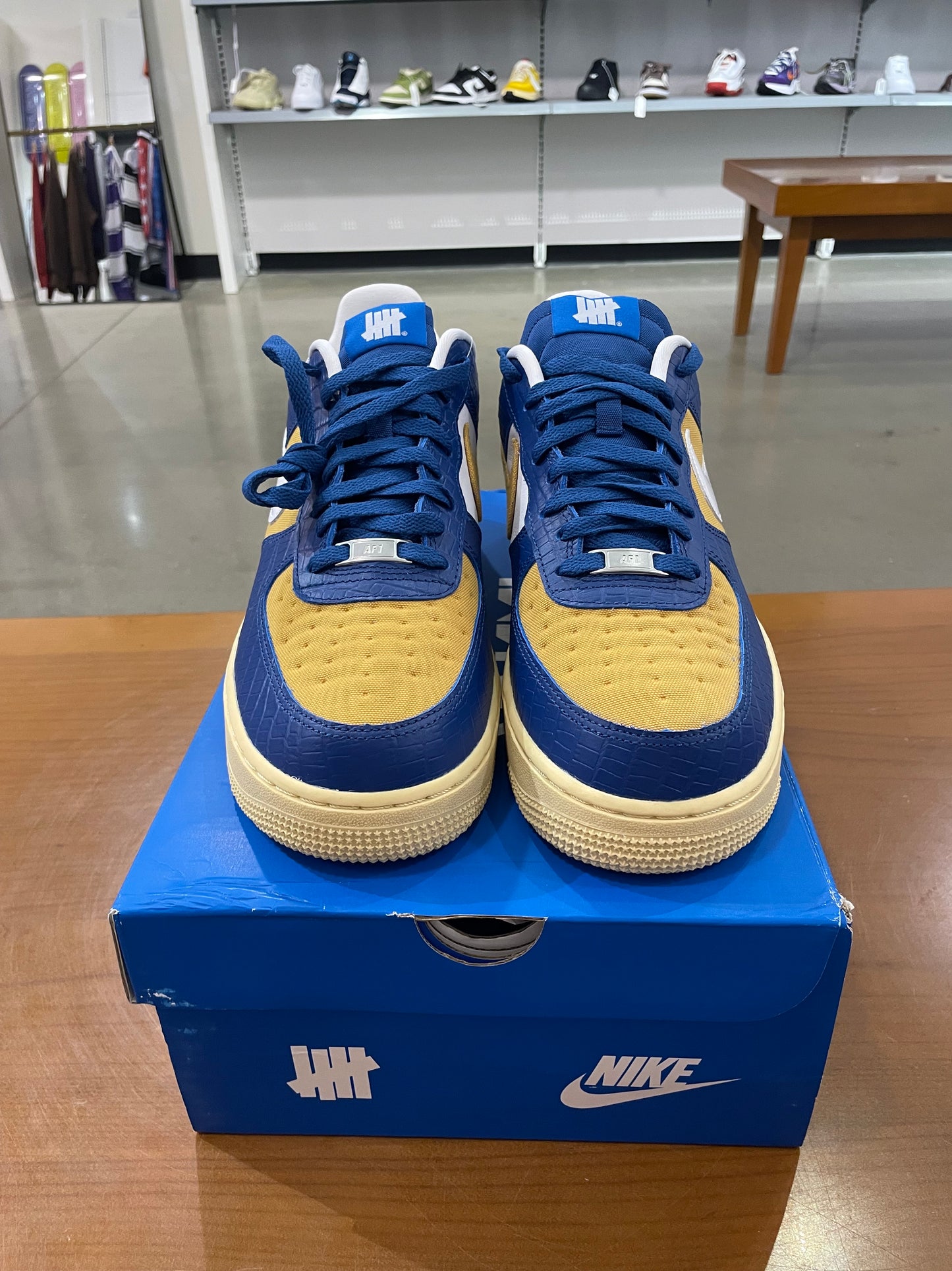 Air Force 1 Low SP Undefeated 5 On It Dunk vs AF1