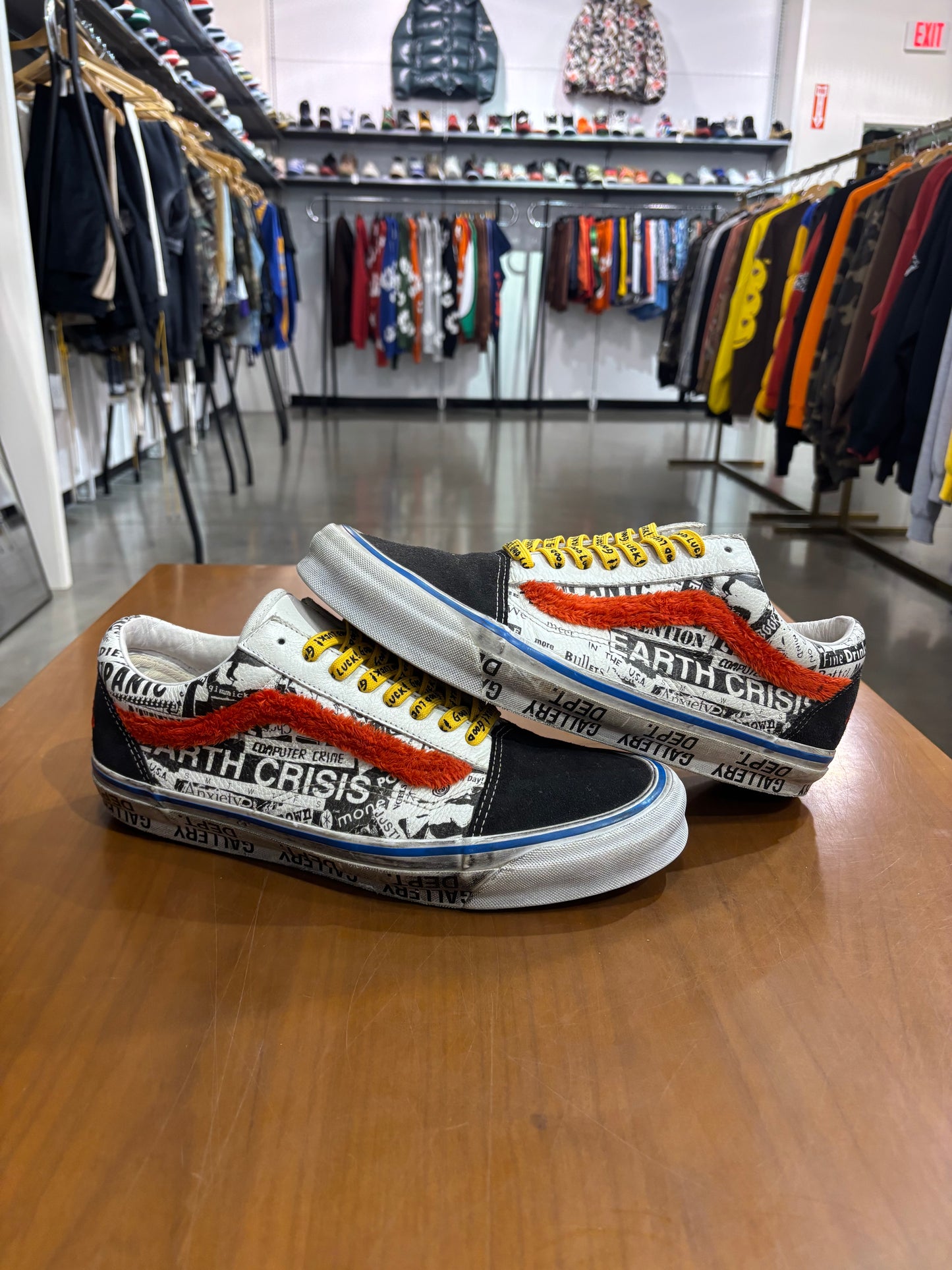Preowned Vans Old Skool Gallery Dept. Good Luck