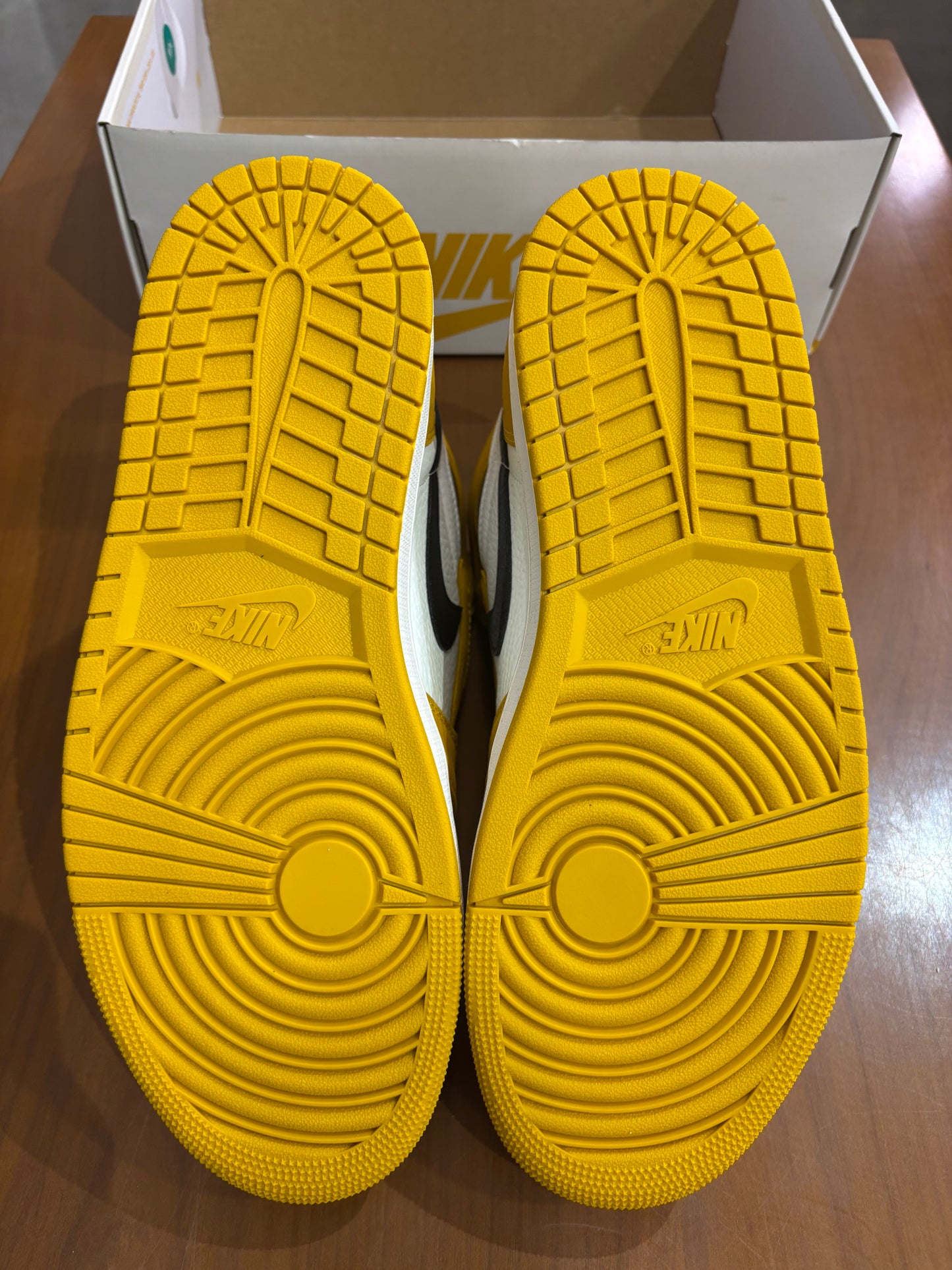 Air Jordan 1 High Yellow Ochre (NO LID)