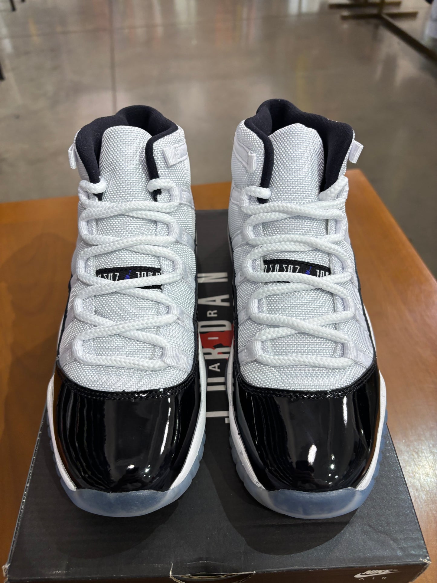 Air Jordan 11 Concord