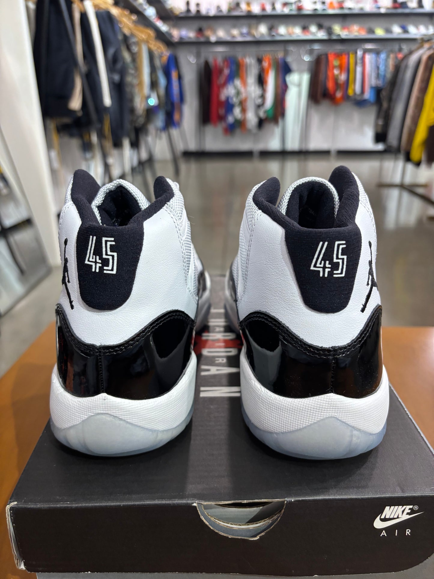 Air Jordan 11 Concord