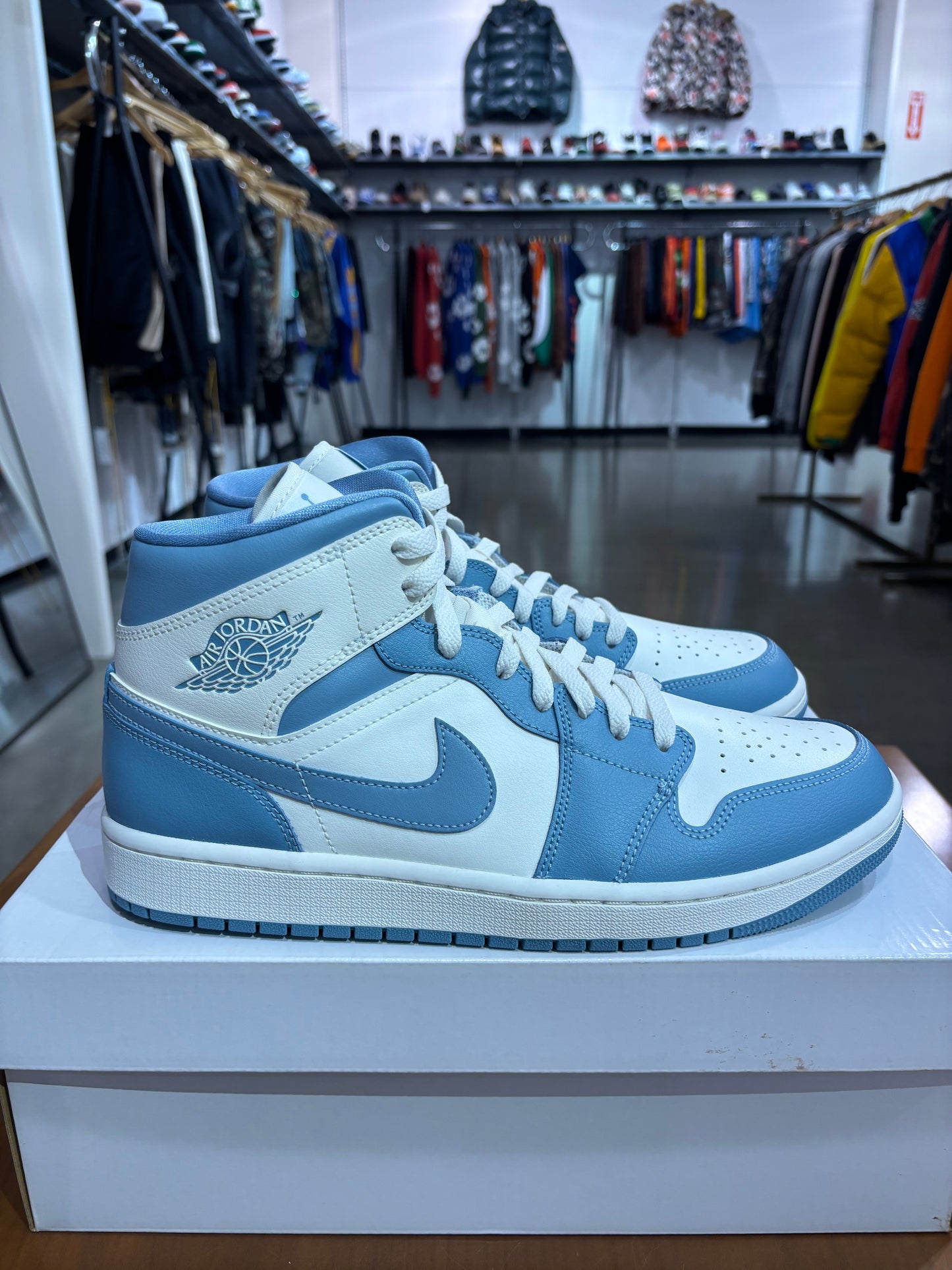 Air Jordan 1 Mid UNC (2022)